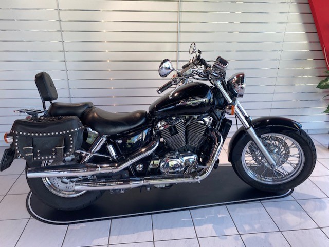HONDA VT 1100 C2 S-W Shadow-image-0