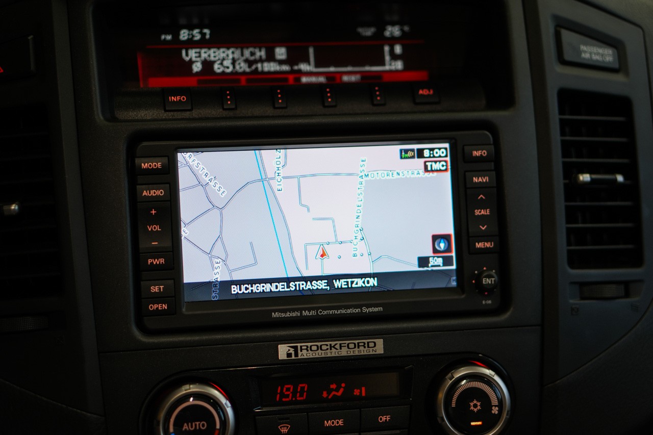 MITSUBISHI Pajero 3.2 DI-D Intense Automatic-image-22