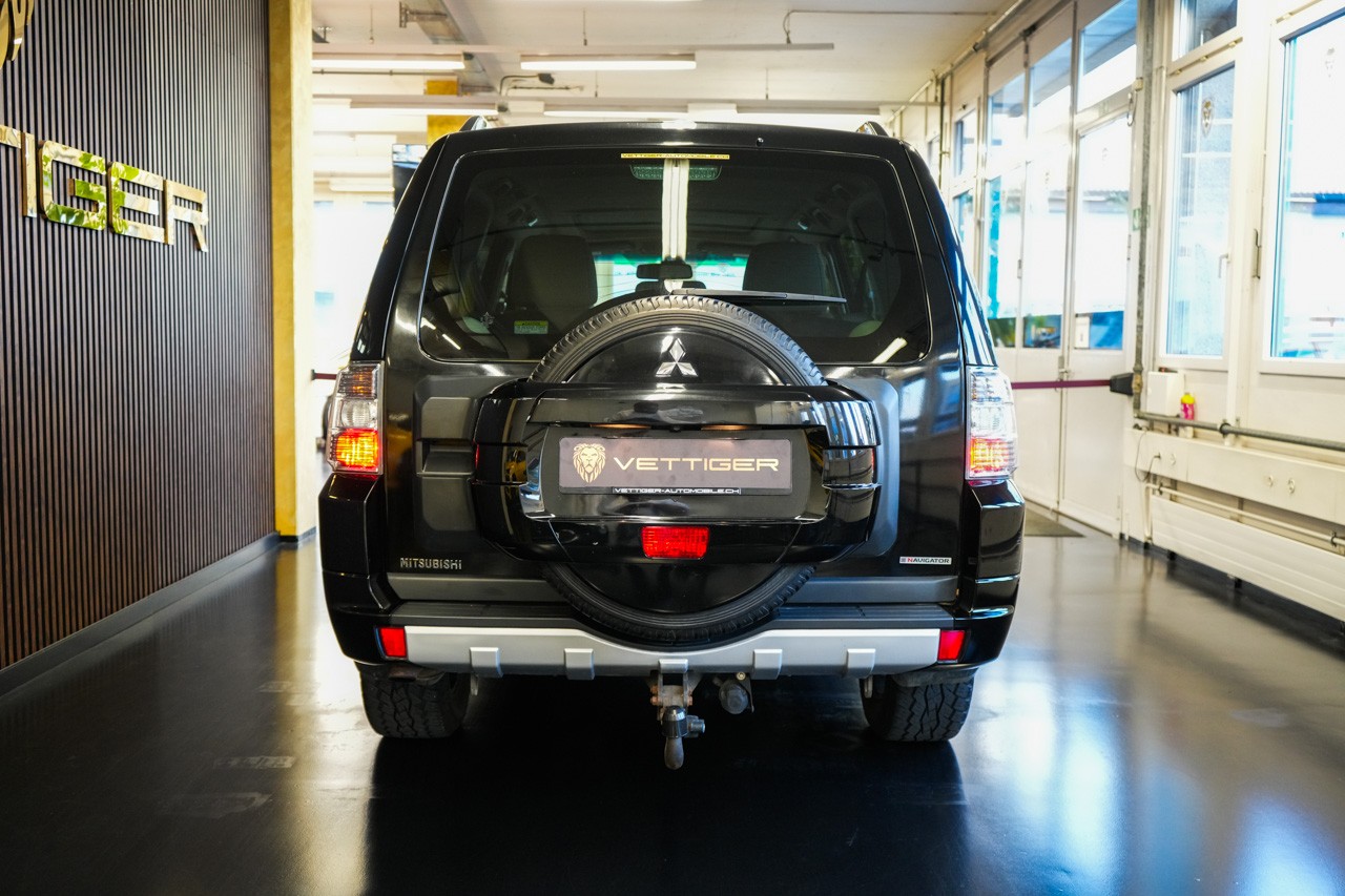 MITSUBISHI Pajero 3.2 DI-D Intense Automatic-image-4