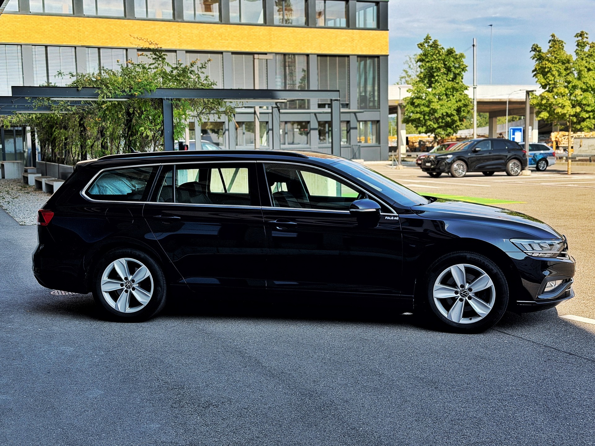 VW Passat 2.0 TDI BMT Business 4Motion DSG-image-4