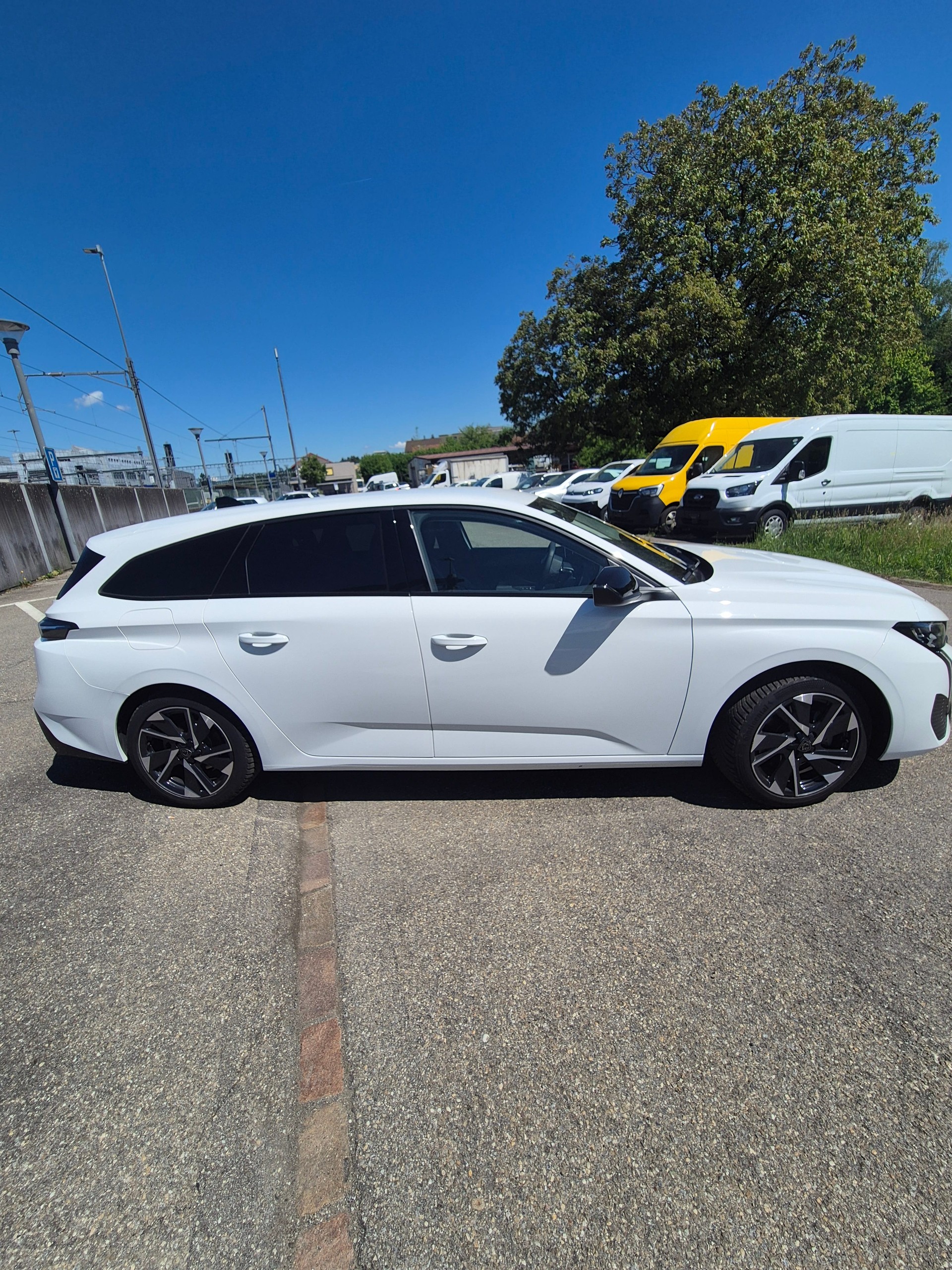 PEUGEOT 308 SW 1.5 BlueHDI Allure Pack EAT8-showroom-element-2
