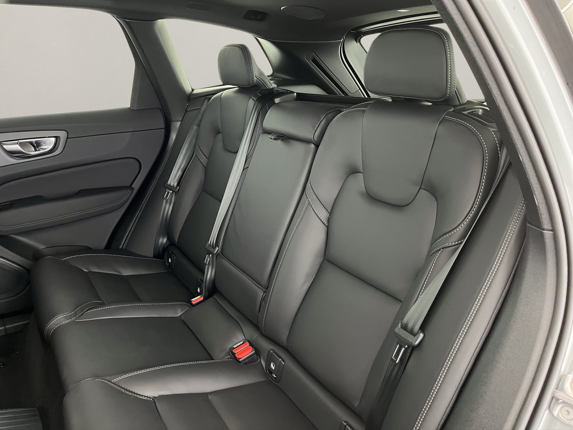 VOLVO XC60 2.0 T8 TE Black Edition eAWD-image-16
