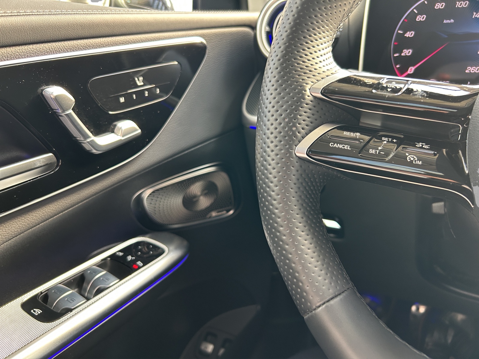 MERCEDES-BENZ GLC 300 e 4Matic 9G-Tronic-image-12