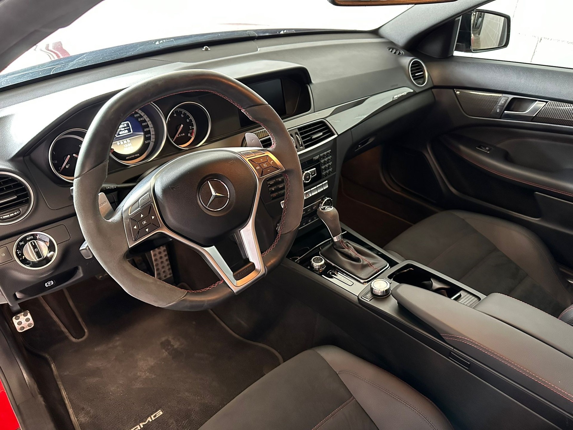 MERCEDES-BENZ C 63 Coupé AMG BLACK SERIES "1 of 600"-image-6