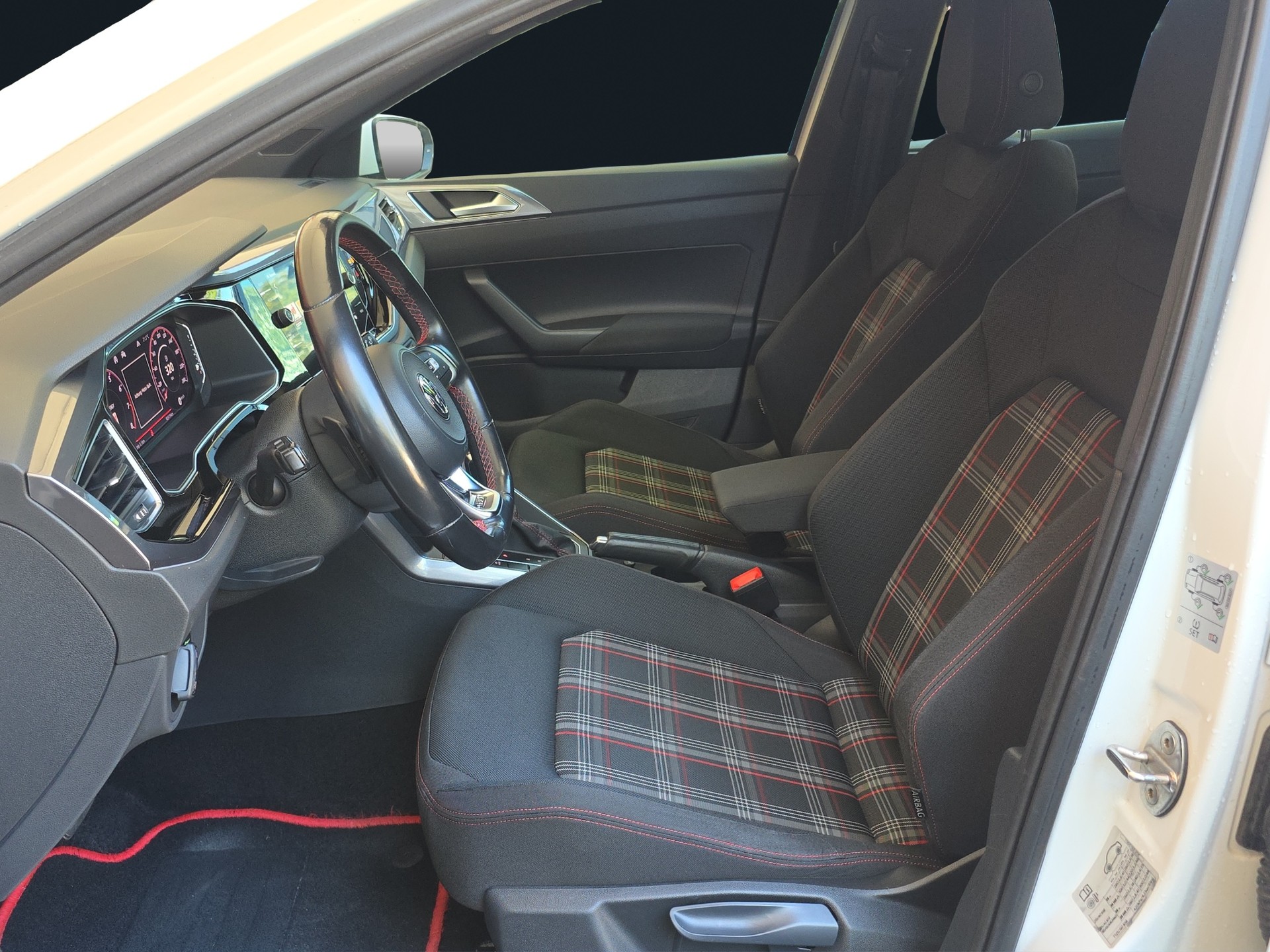 VW Polo 2.0 TSI GTI DSG-image-9