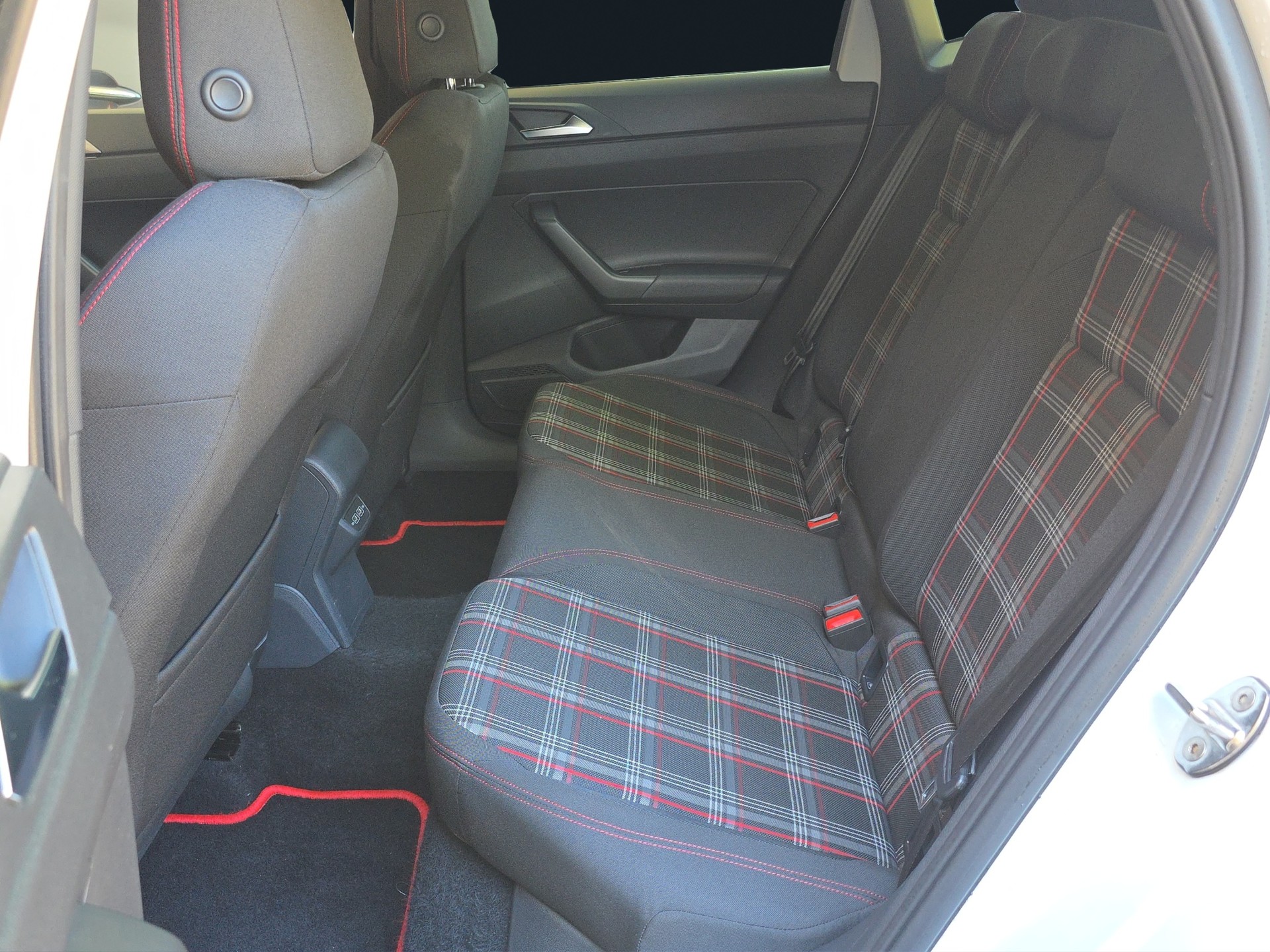 VW Polo 2.0 TSI GTI DSG-image-10