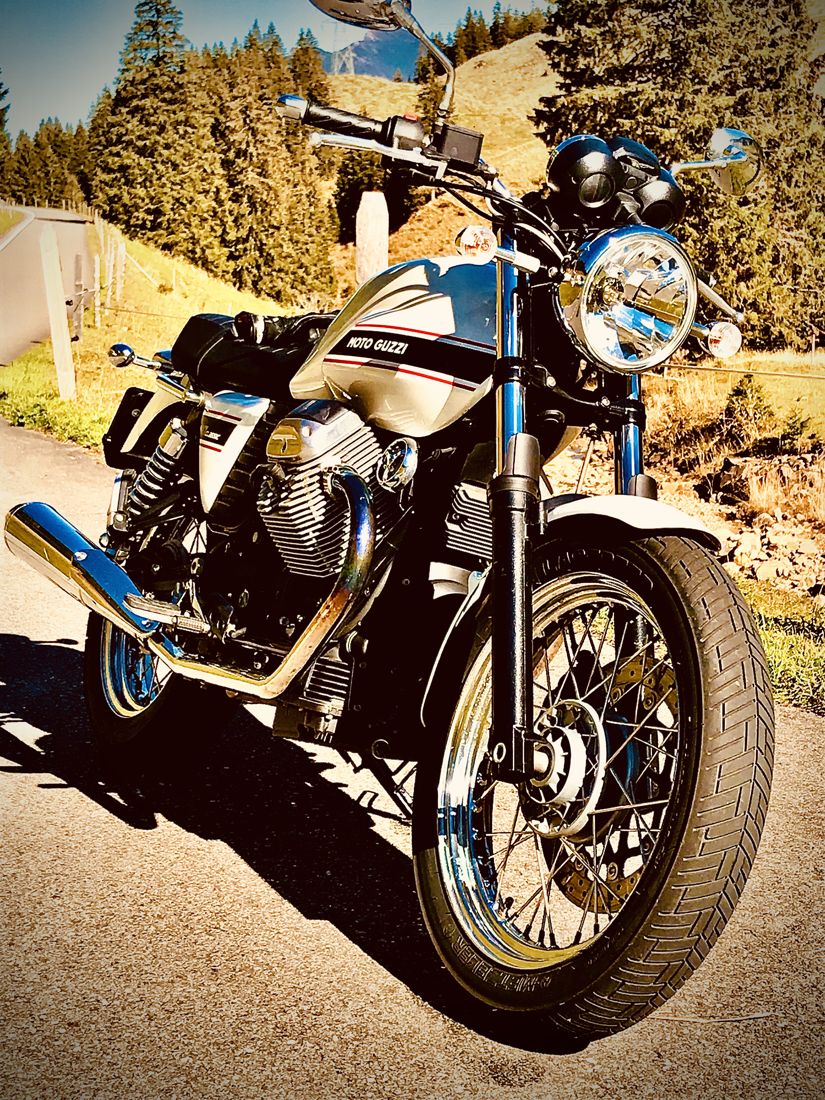 MOTO GUZZI V7 Classic-image-3