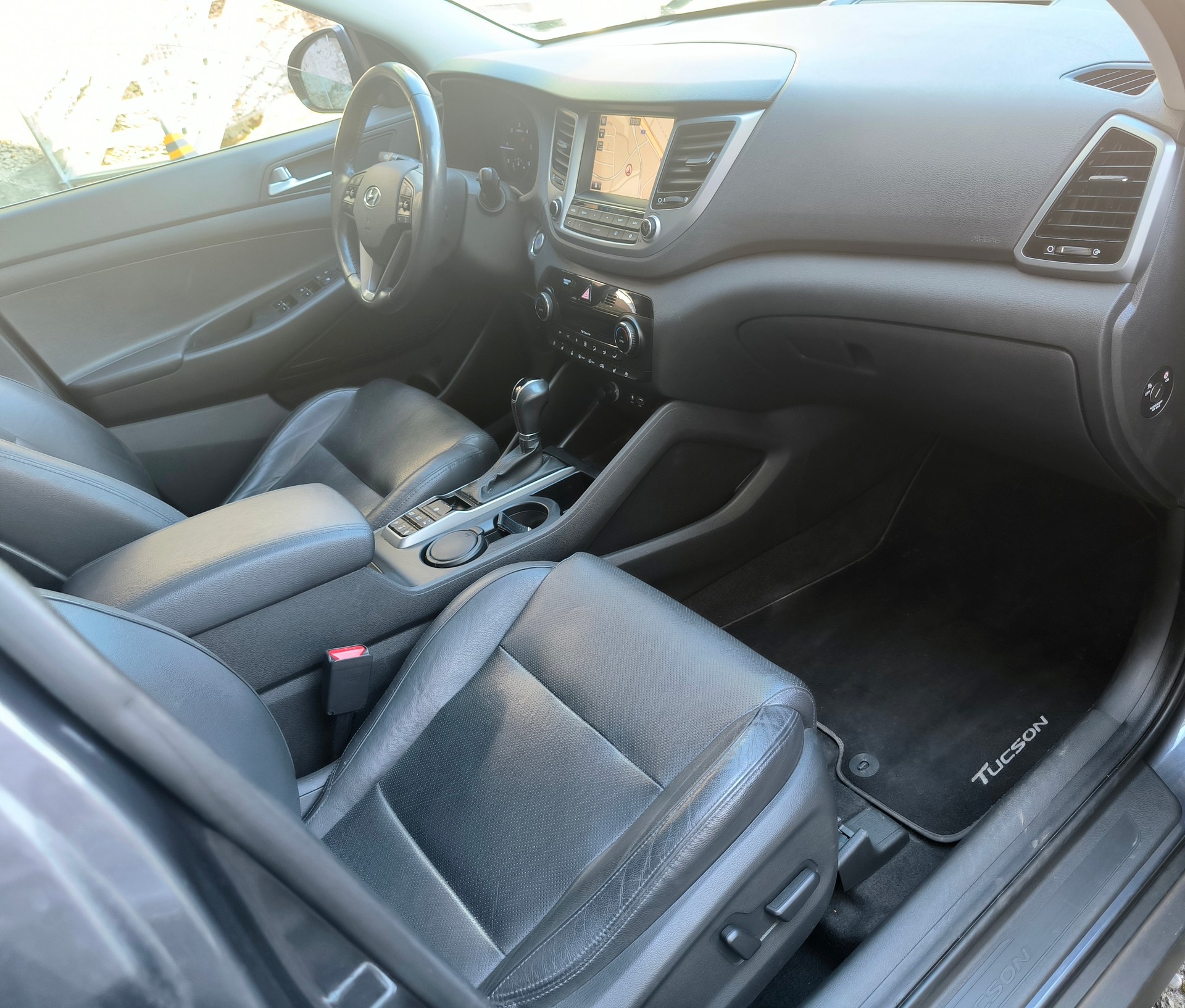 HYUNDAI Tucson 2.0 CRDI Launch Edition 4WD Automatic-image-9