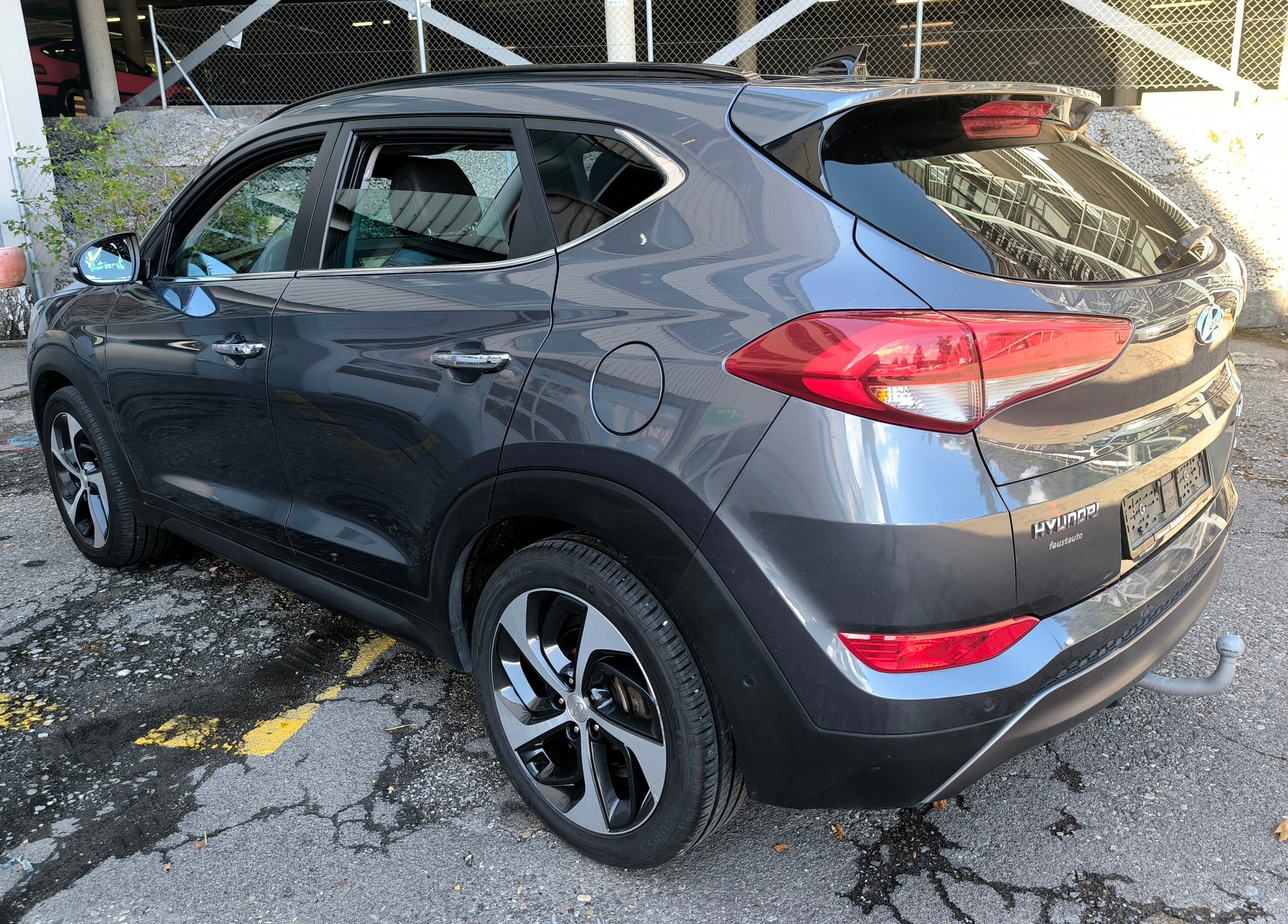 HYUNDAI Tucson 2.0 CRDI Launch Edition 4WD Automatic-image-3