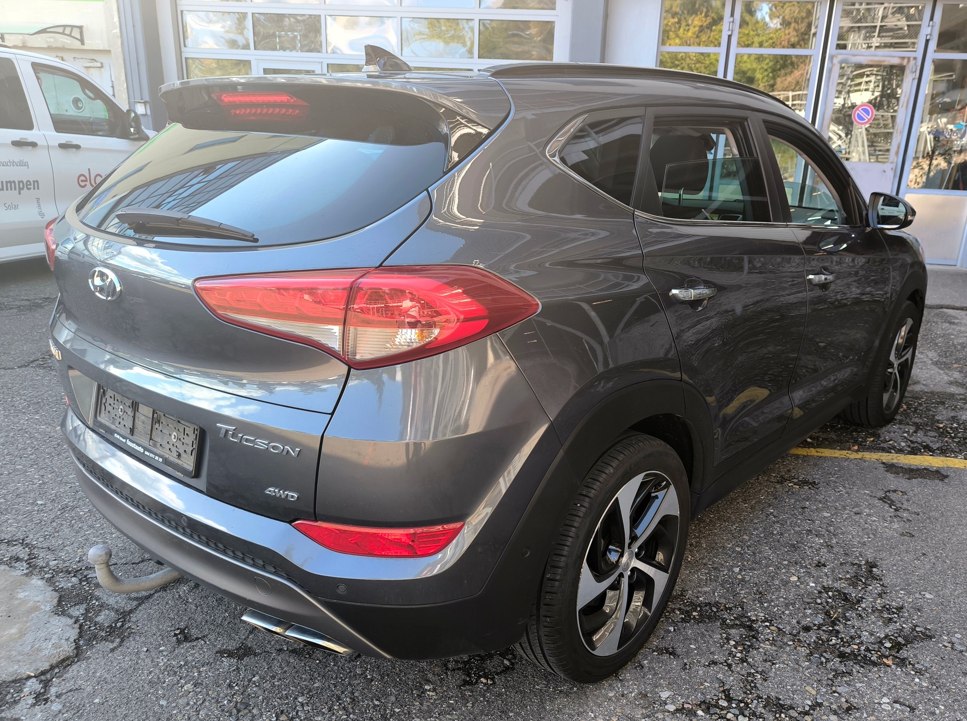 HYUNDAI Tucson 2.0 CRDI Launch Edition 4WD Automatic-image-4