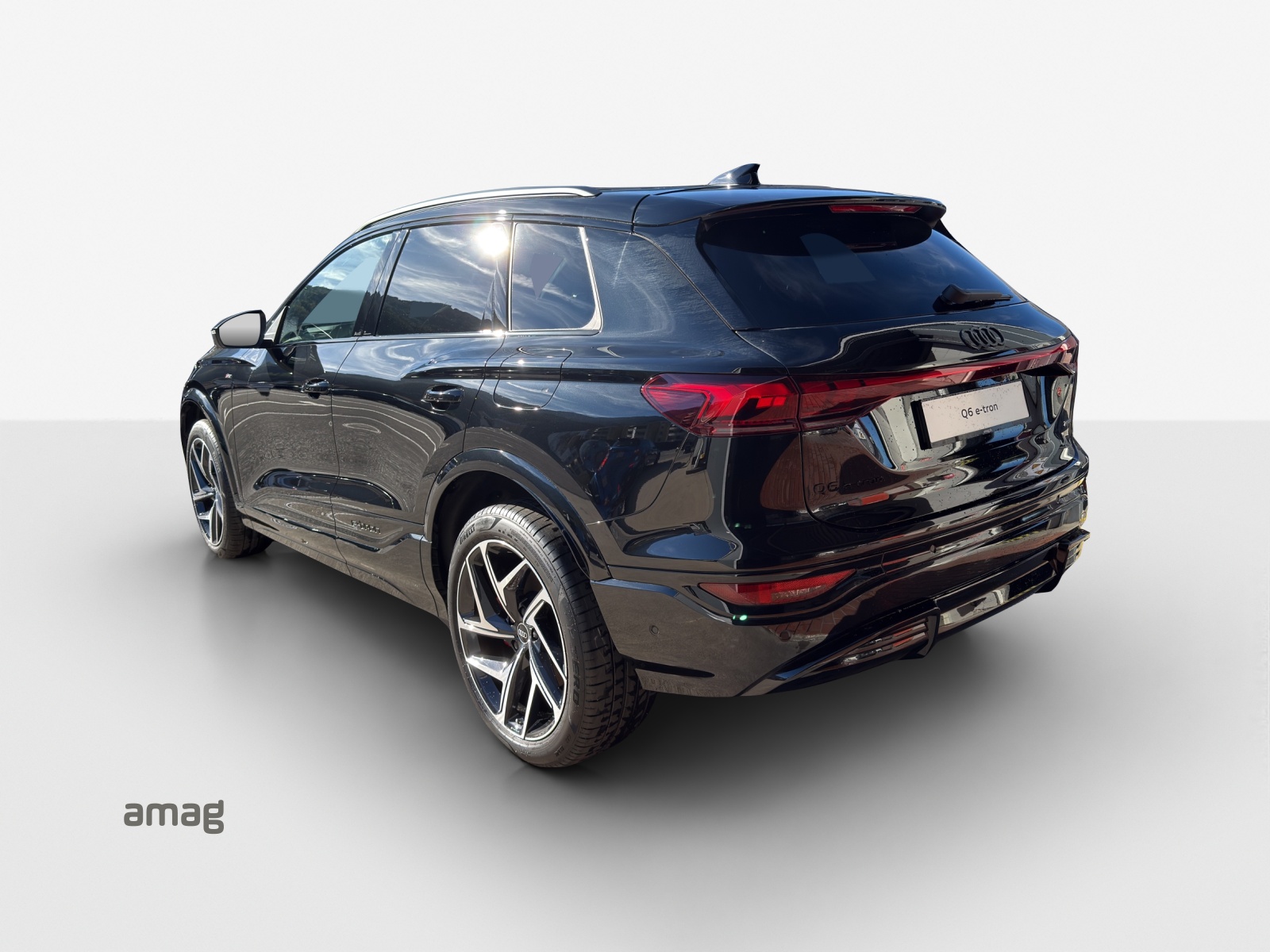 AUDI Q6 e-tron quattro-showroom-element-2