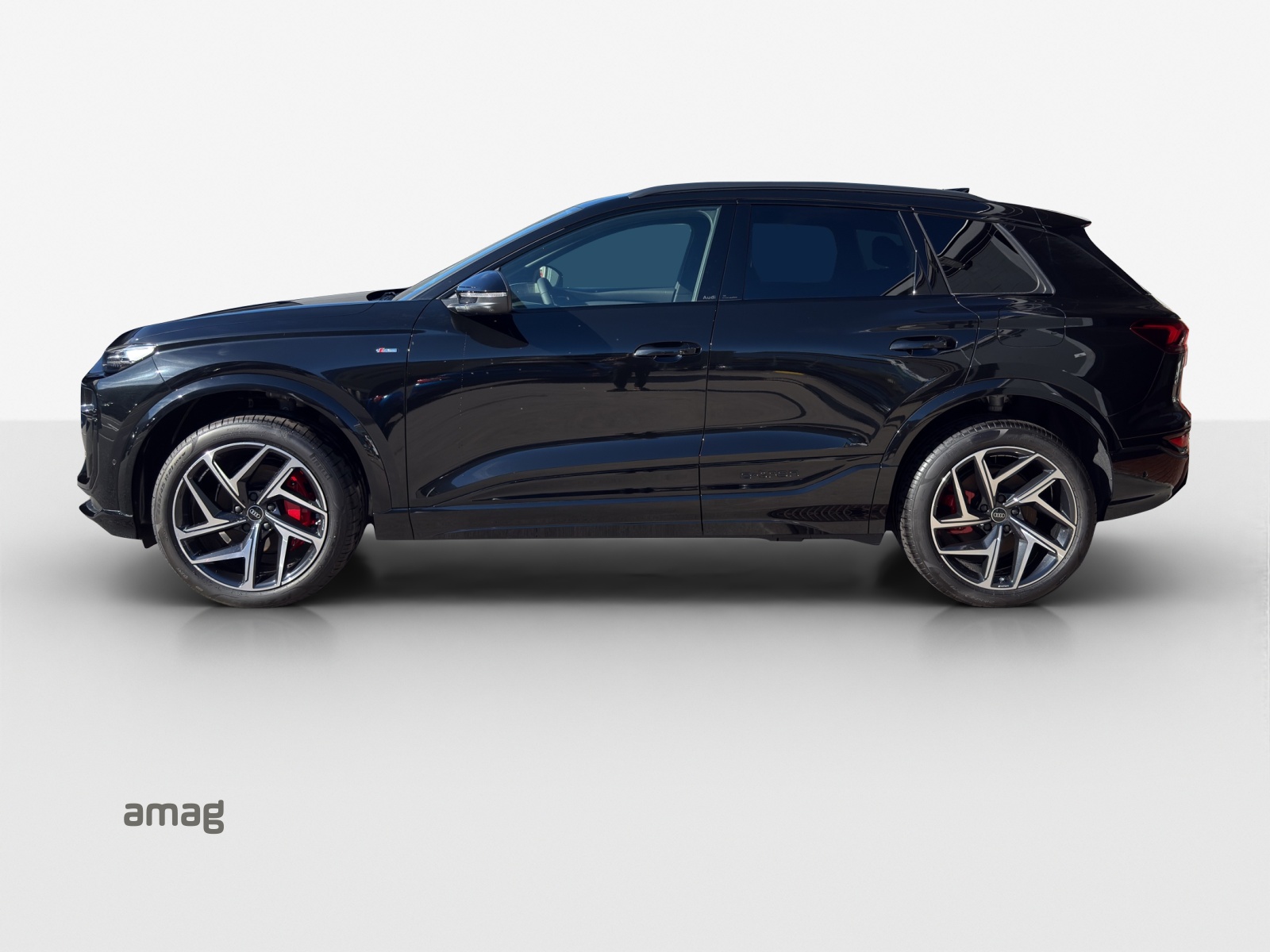 AUDI Q6 e-tron quattro-showroom-element-1