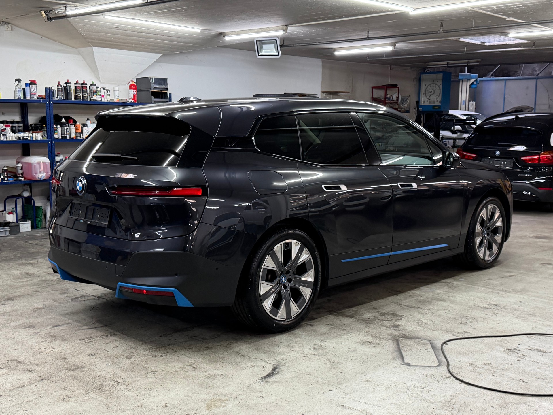 BMW iX xDrive40-image-2