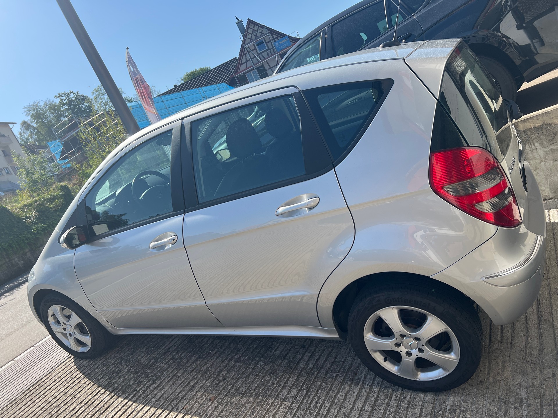 MERCEDES-BENZ A 200 T Avantgarde-image-2