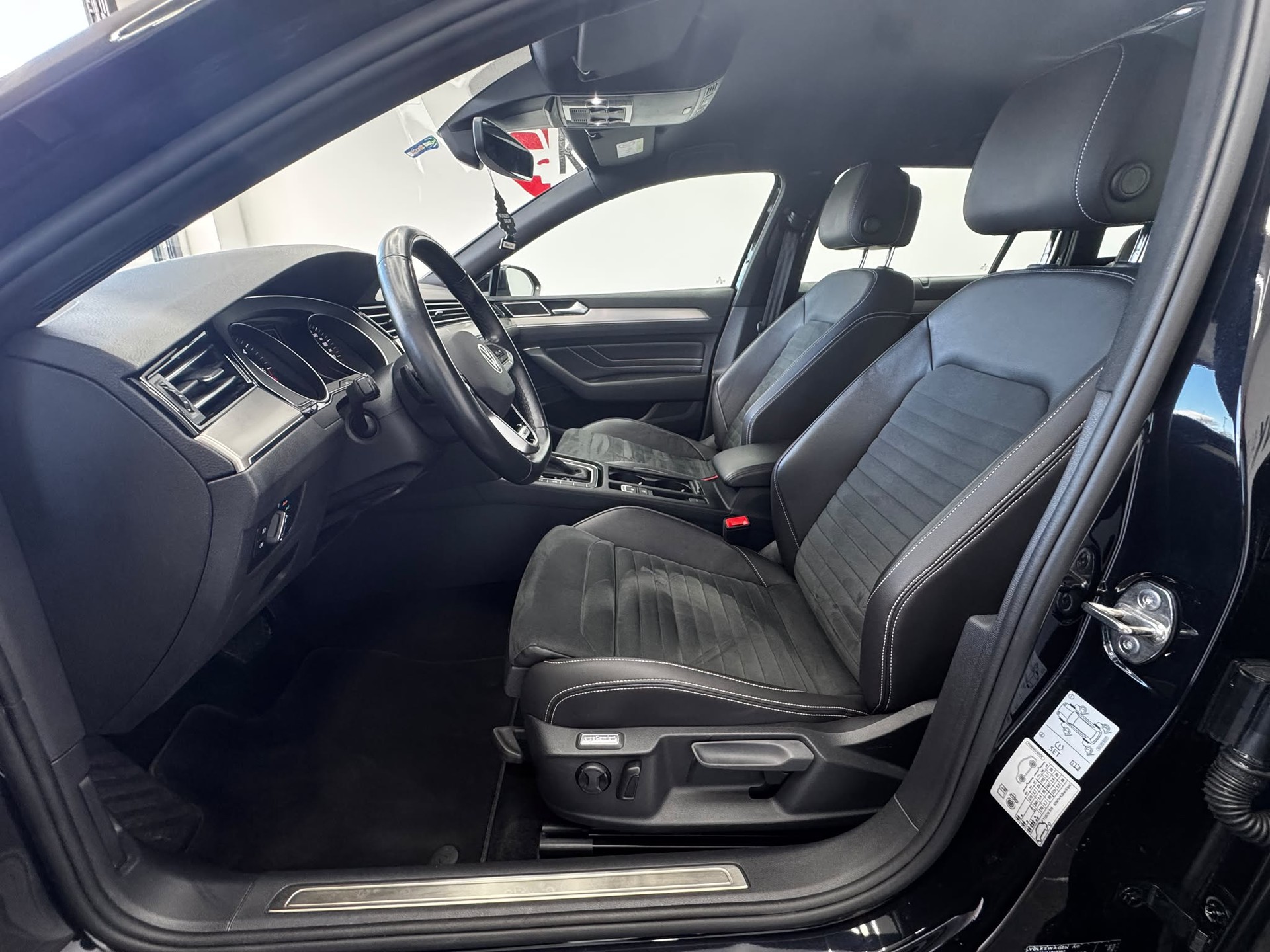 VW Passat 2.0 TDI BMT Elegance 4Motion DSG | AB SERVICE | 1 JAHR GARANTIE | CH-FAHRZEUG |-image-9