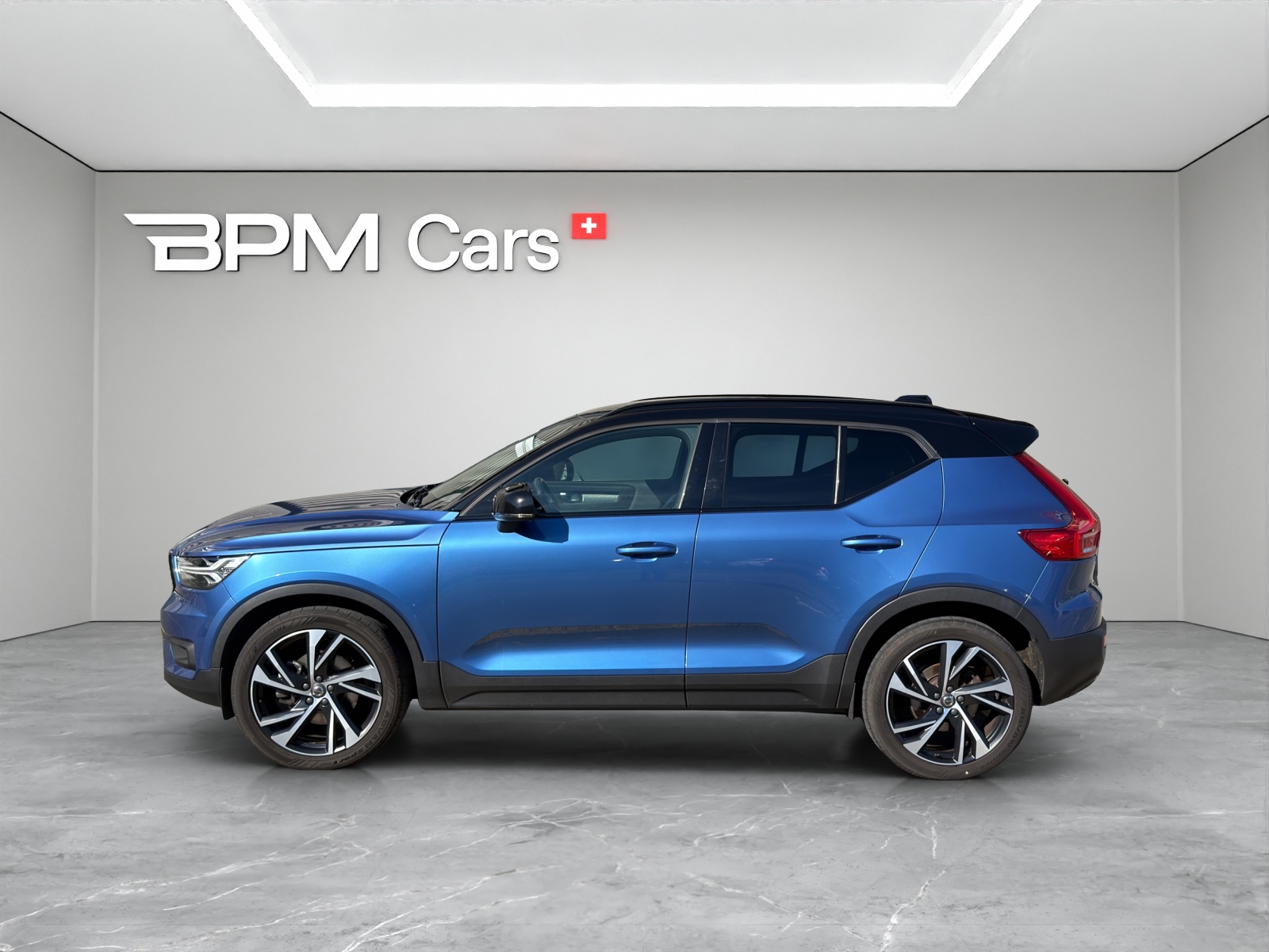 VOLVO XC40 2.0 B5 MH R-Design AWD-image-6