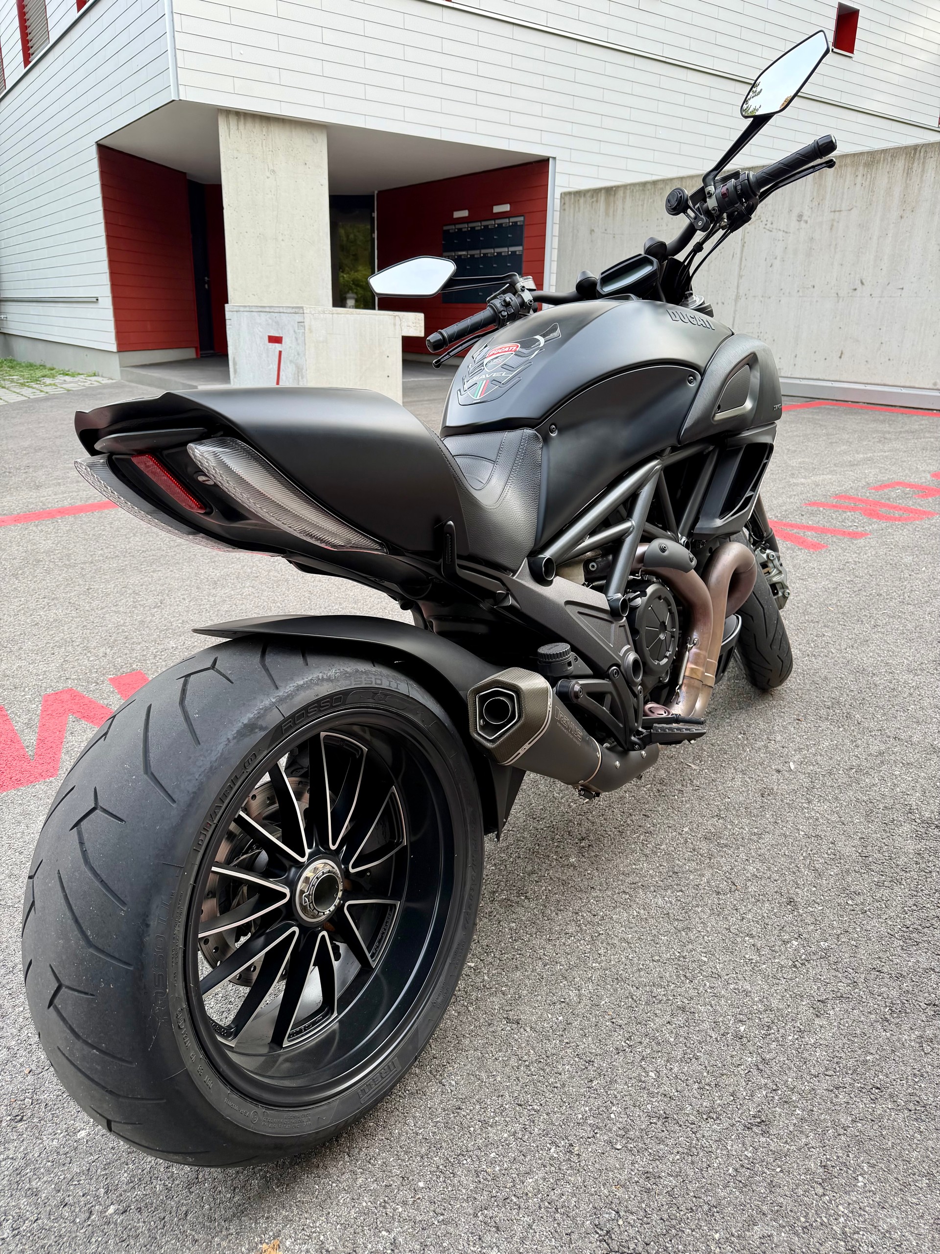 DUCATI Diavel 1200 Dark-image-2