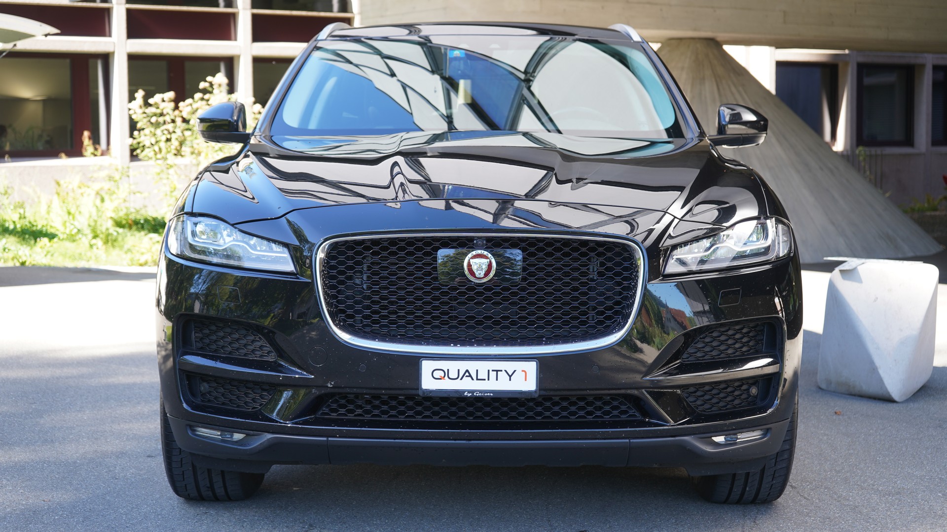 JAGUAR F-Pace 2.0d Portfolio AWD Automatik-showroom-element-1