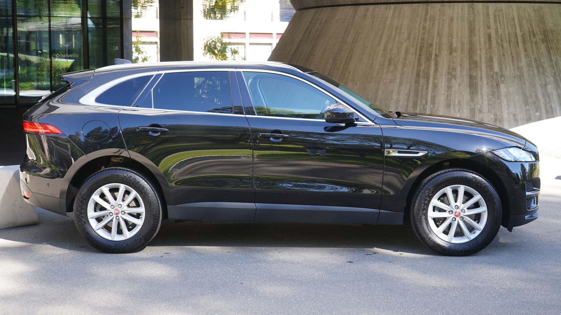 JAGUAR F-Pace 2.0d Portfolio AWD Automatik-showroom-element-3