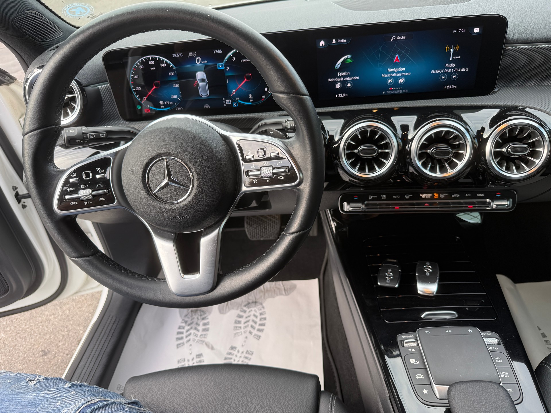 MERCEDES-BENZ A 200 4Matic Progressive 8G-DCT-image-9