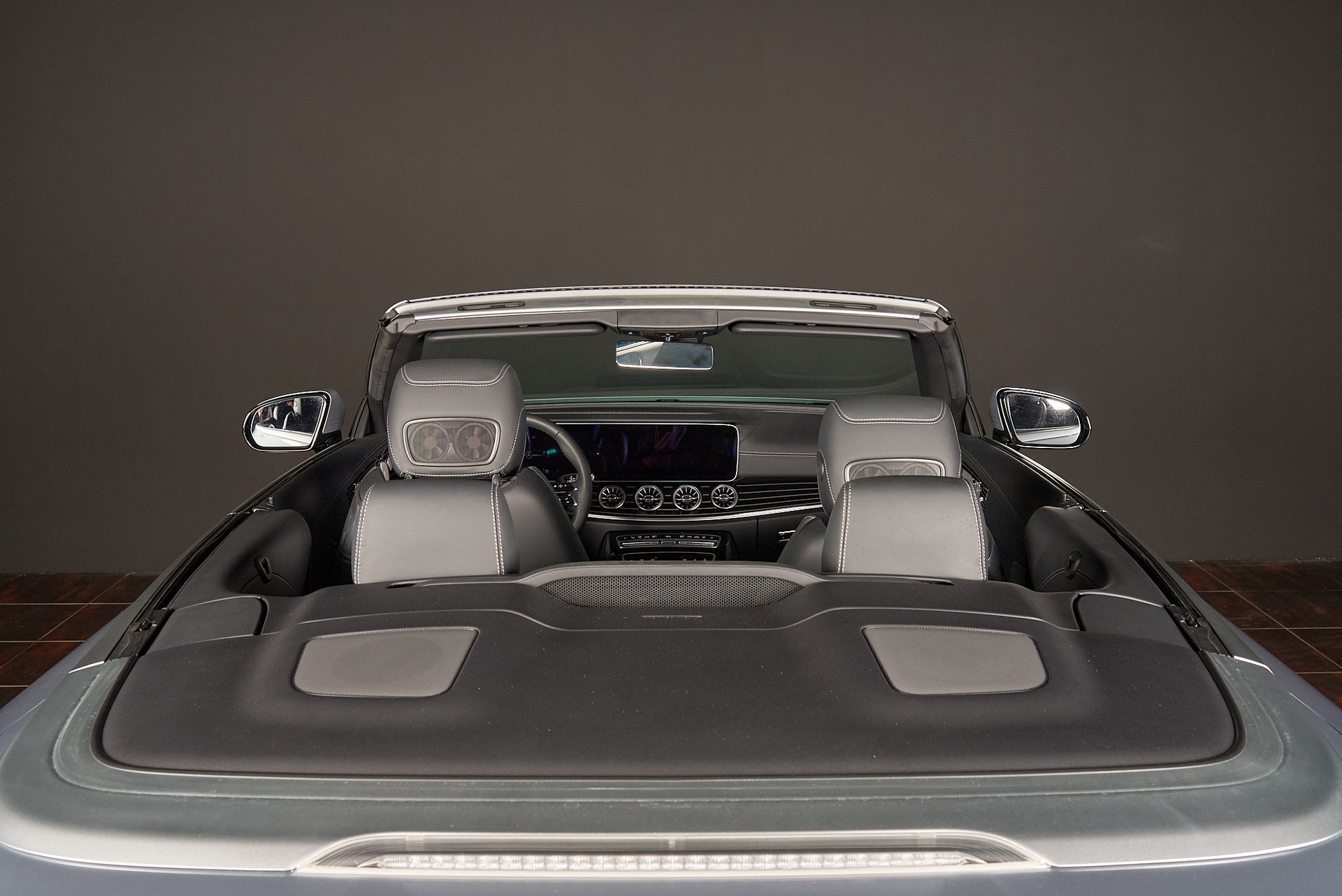 MERCEDES-BENZ E 450 Cabriolet 4Matic AMG Line 9G-Tronic-image-11