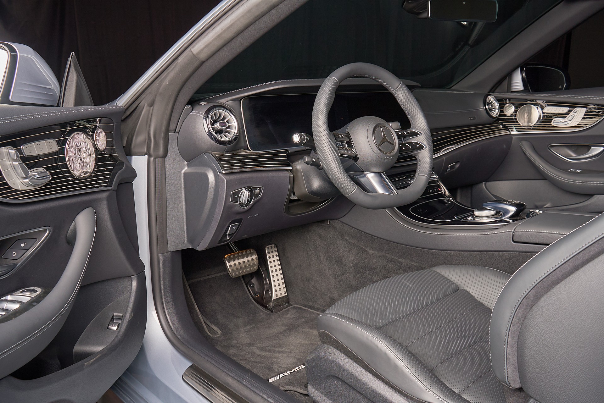 MERCEDES-BENZ E 450 Cabriolet 4Matic AMG Line 9G-Tronic-image-4