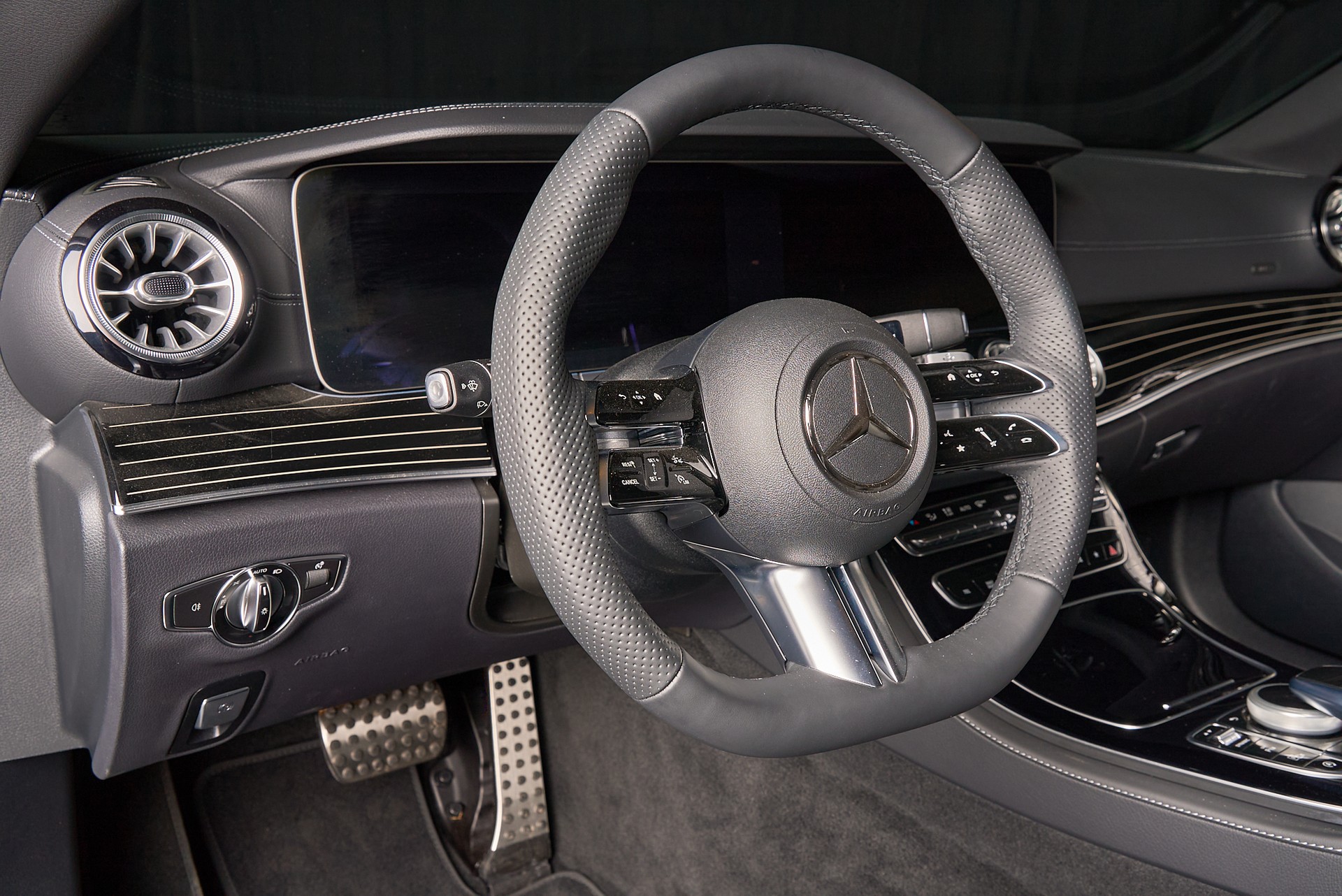MERCEDES-BENZ E 450 Cabriolet 4Matic AMG Line 9G-Tronic-image-5