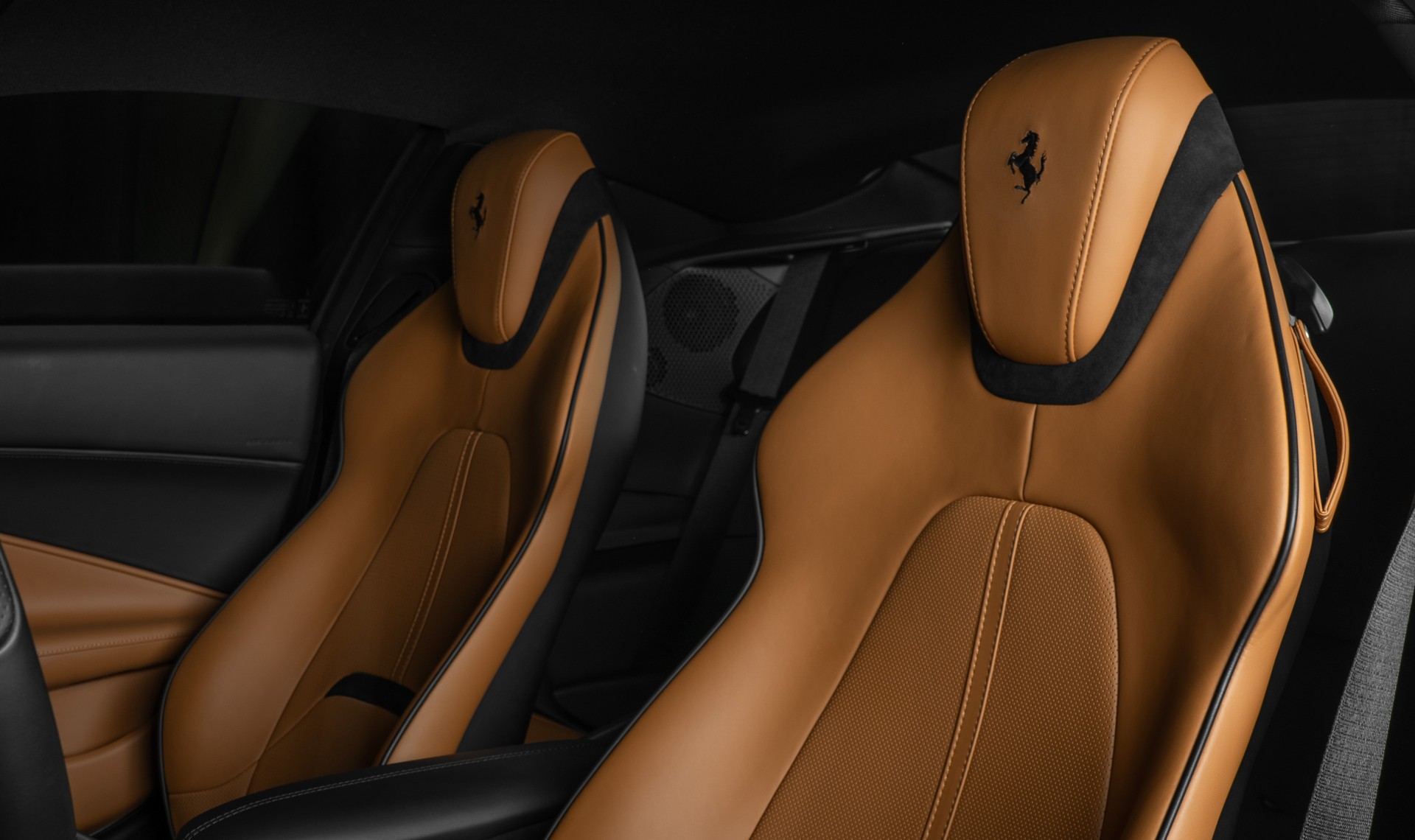 FERRARI Roma 3.9 V8 T Standort Apple CarPlay-image-4