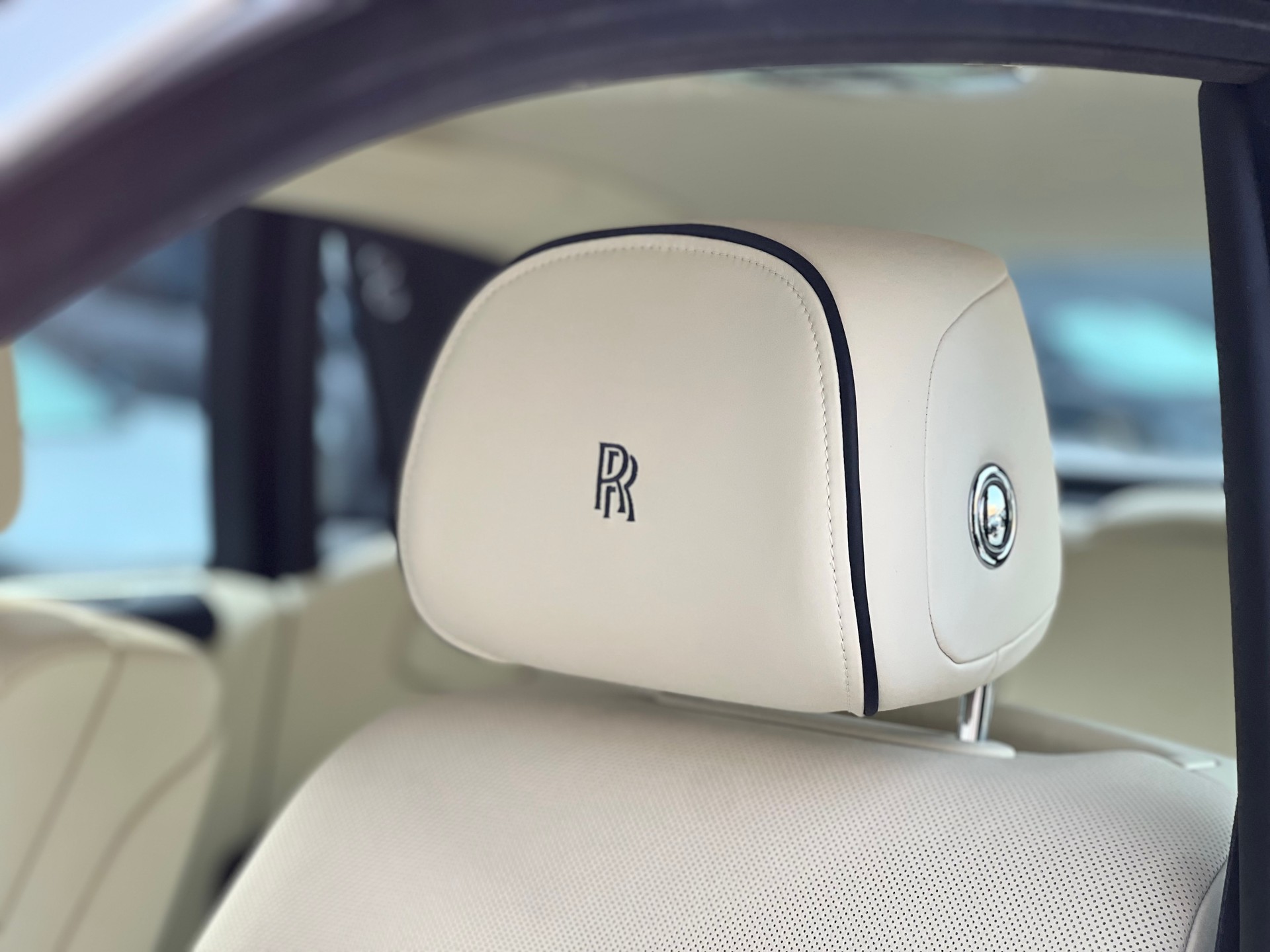 ROLLS-ROYCE Phantom VIII SWB-image-11