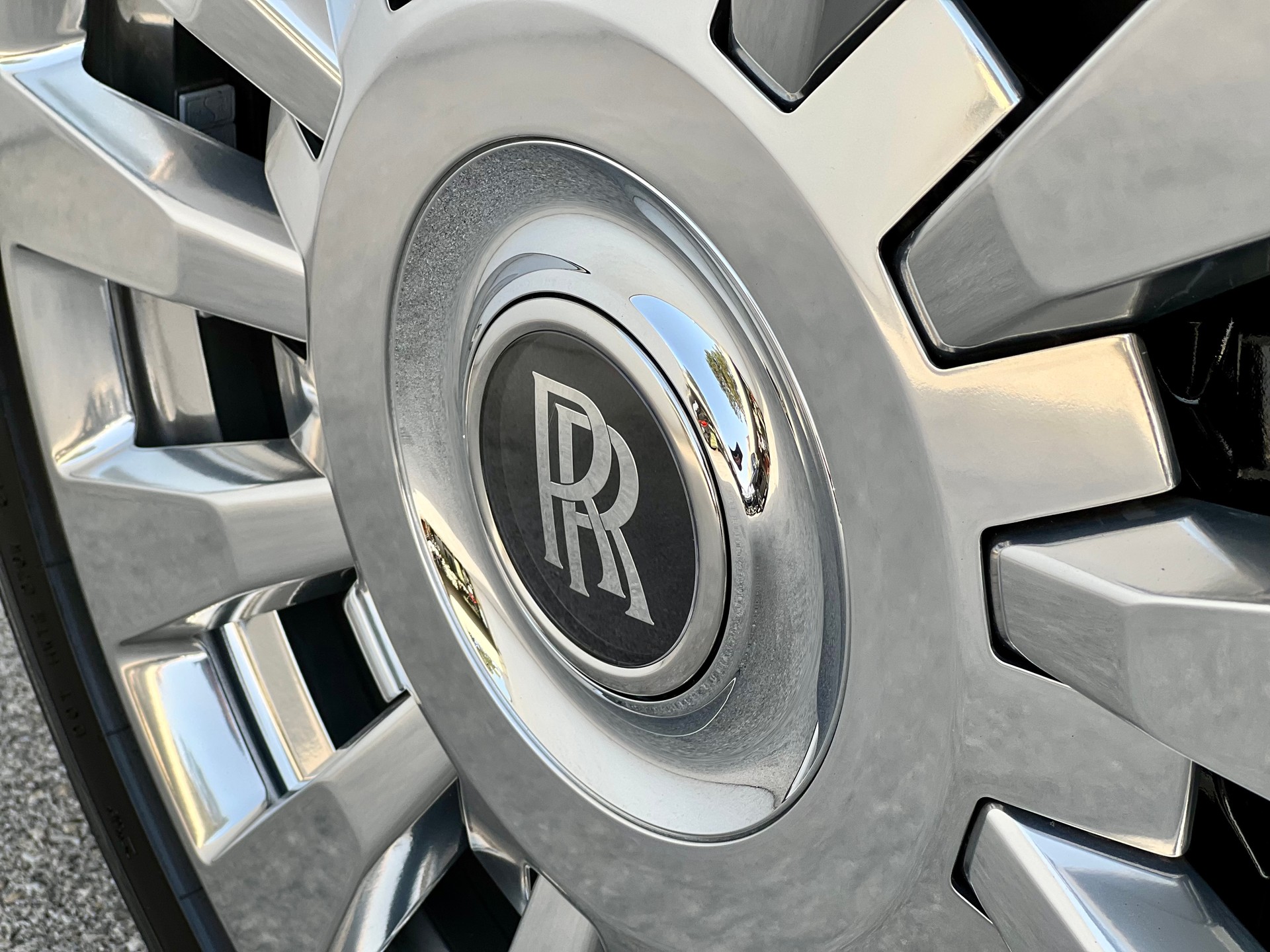 ROLLS-ROYCE Phantom VIII SWB-image-10