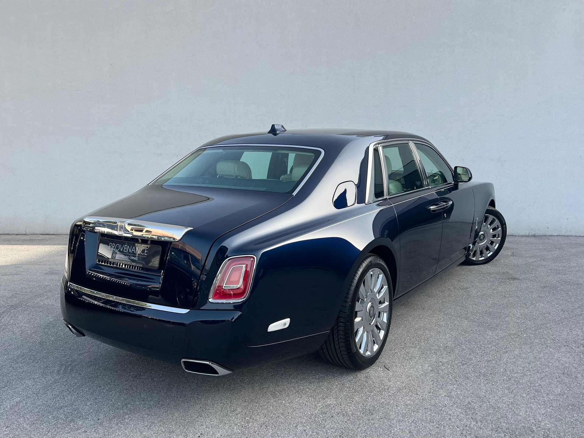 ROLLS-ROYCE Phantom VIII SWB-image-1