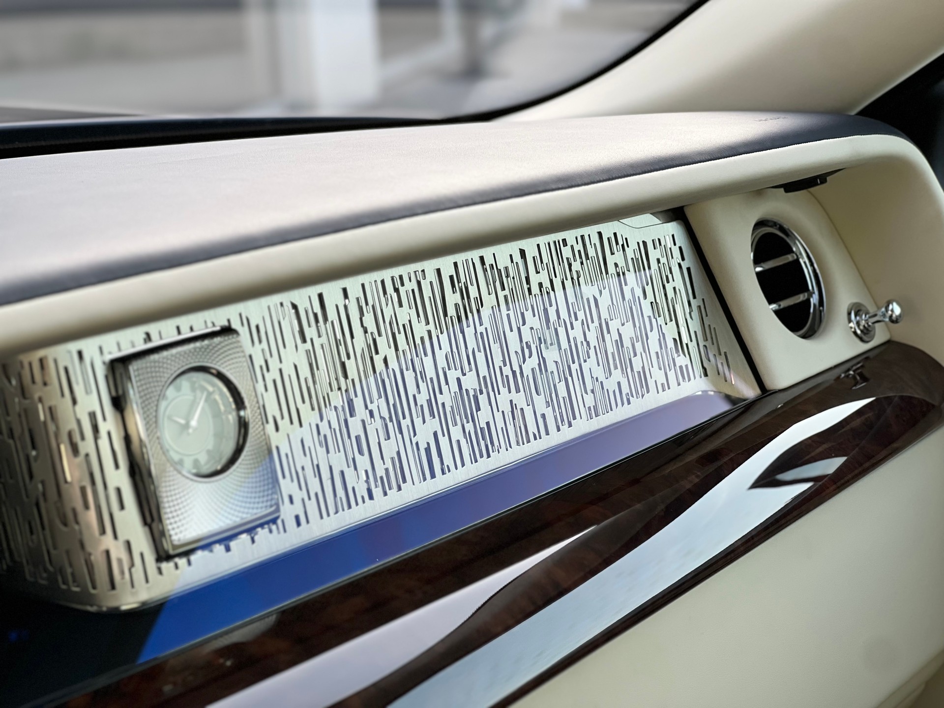 ROLLS-ROYCE Phantom VIII SWB-image-14
