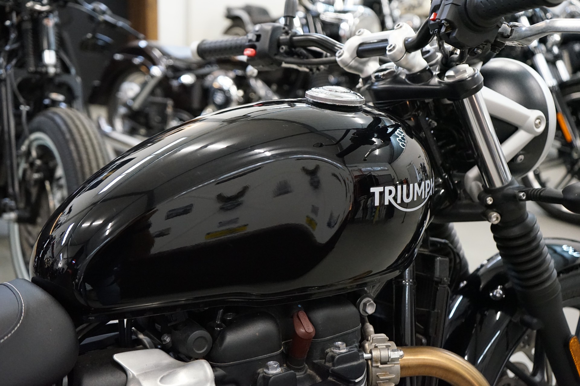 TRIUMPH Street Twin 900 i-image-2