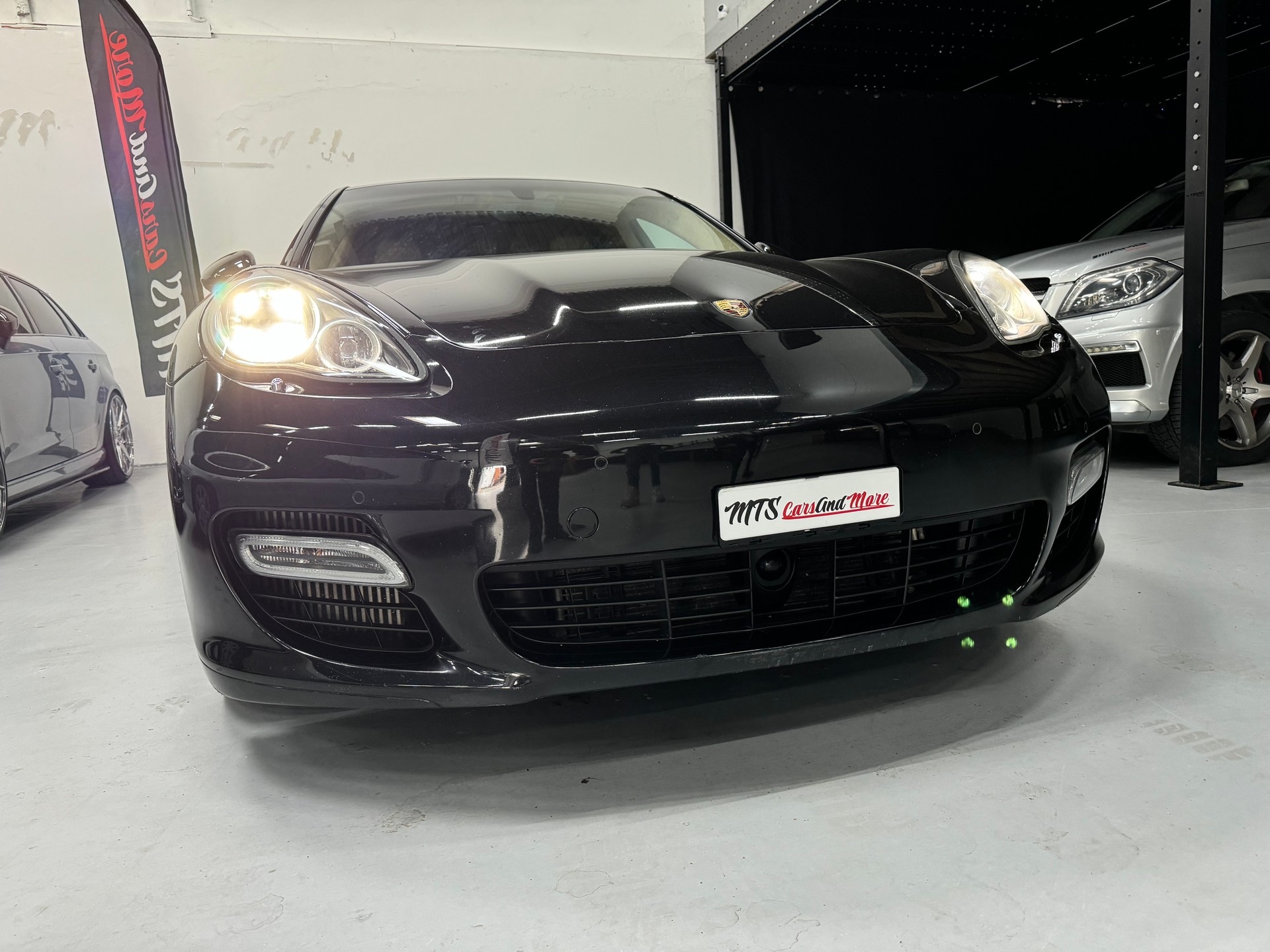 PORSCHE Panamera Turbo 4.8 PDK-showroom-element-3