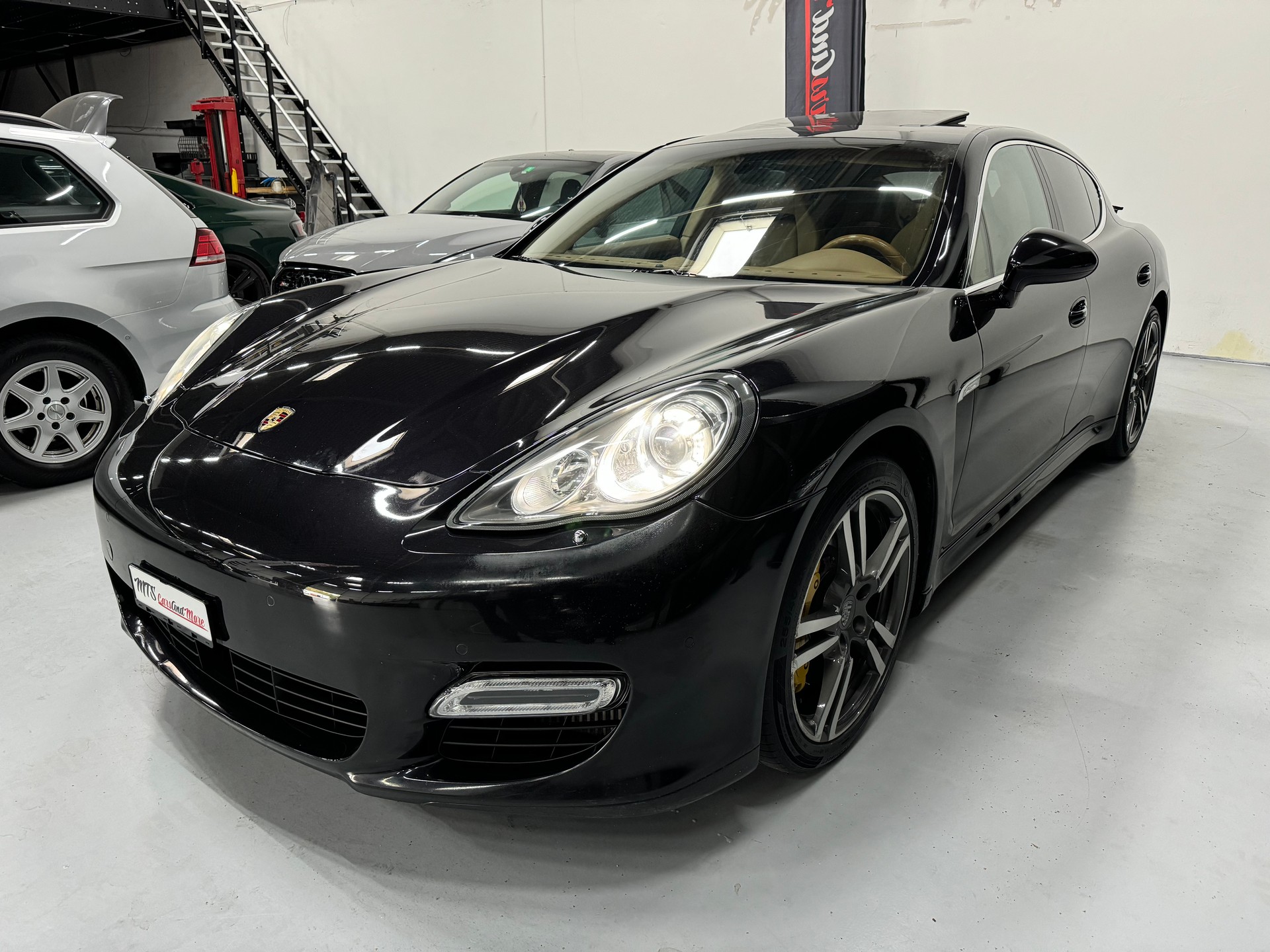 PORSCHE Panamera Turbo 4.8 PDK-showroom-element-1