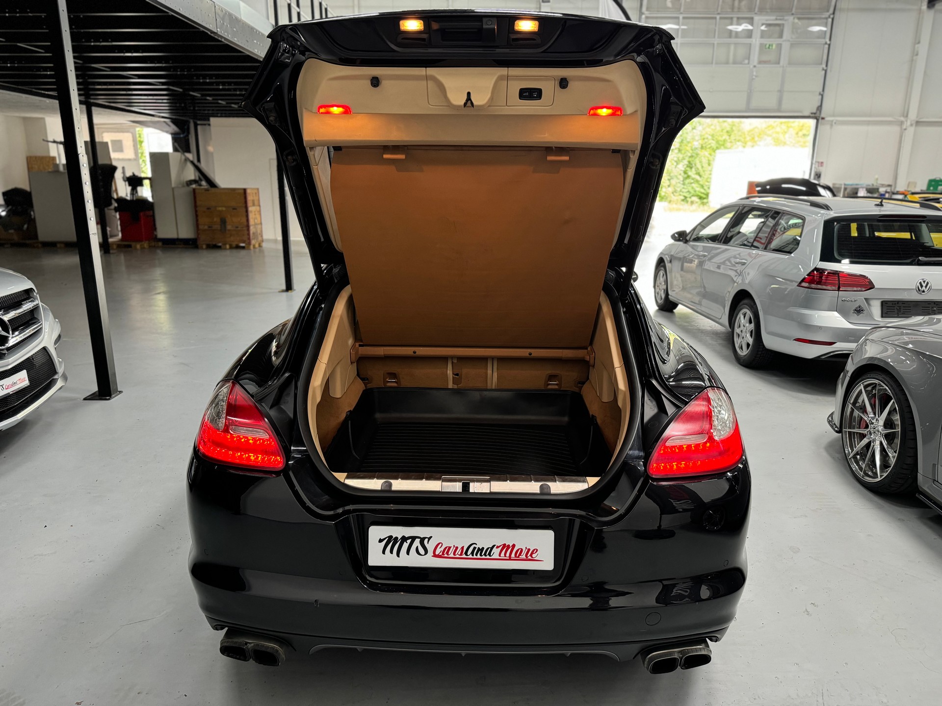 PORSCHE Panamera Turbo 4.8 PDK-image-30