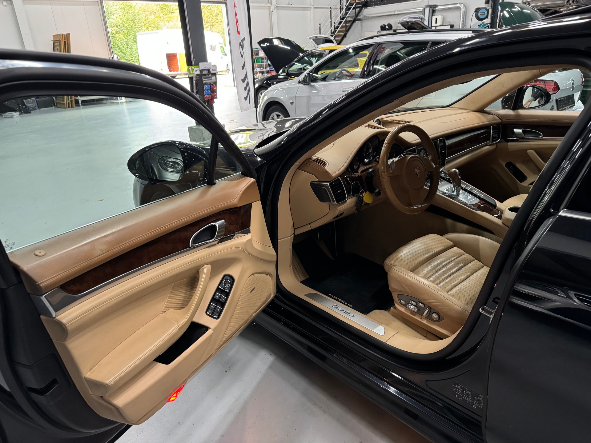 PORSCHE Panamera Turbo 4.8 PDK-image-14