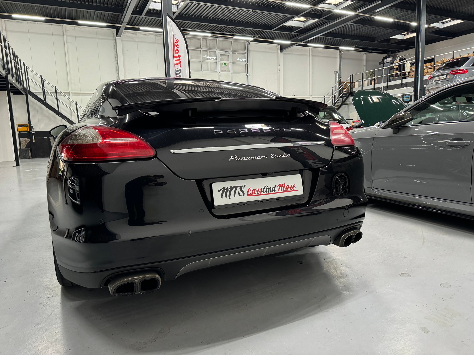 PORSCHE Panamera Turbo 4.8 PDK-image-9