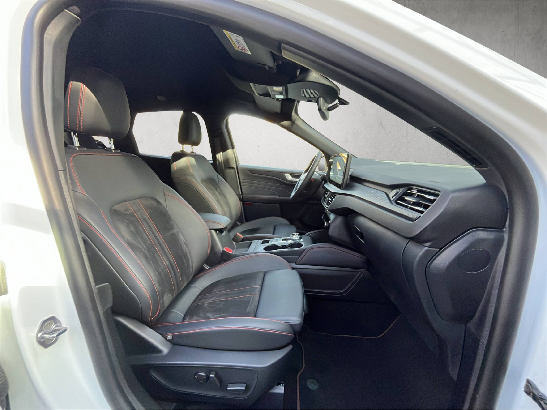 FORD Kuga 2.5 Hybrid ST-Line X-image-18