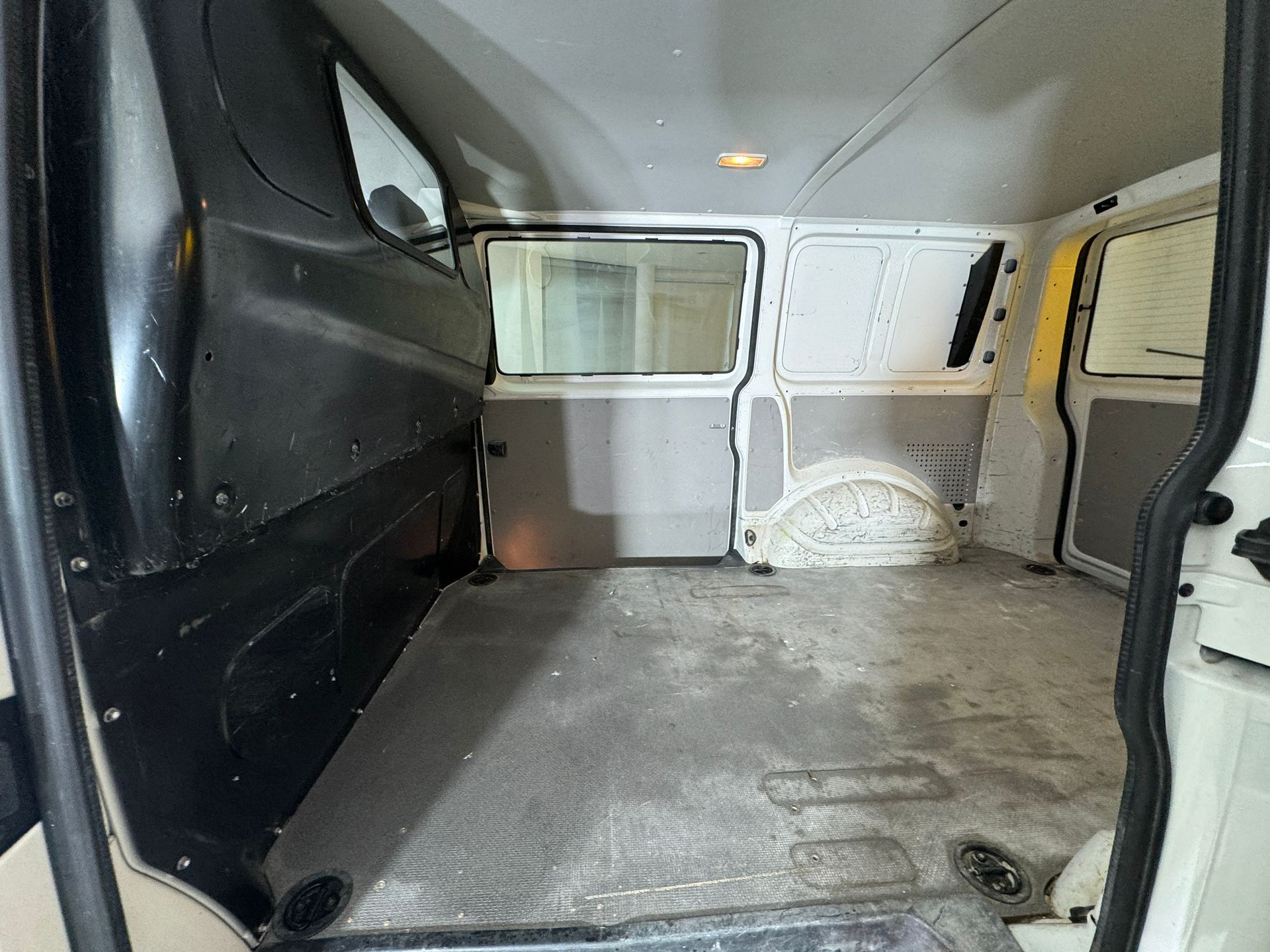 VW T6 2.0 TDI Entry-image-6