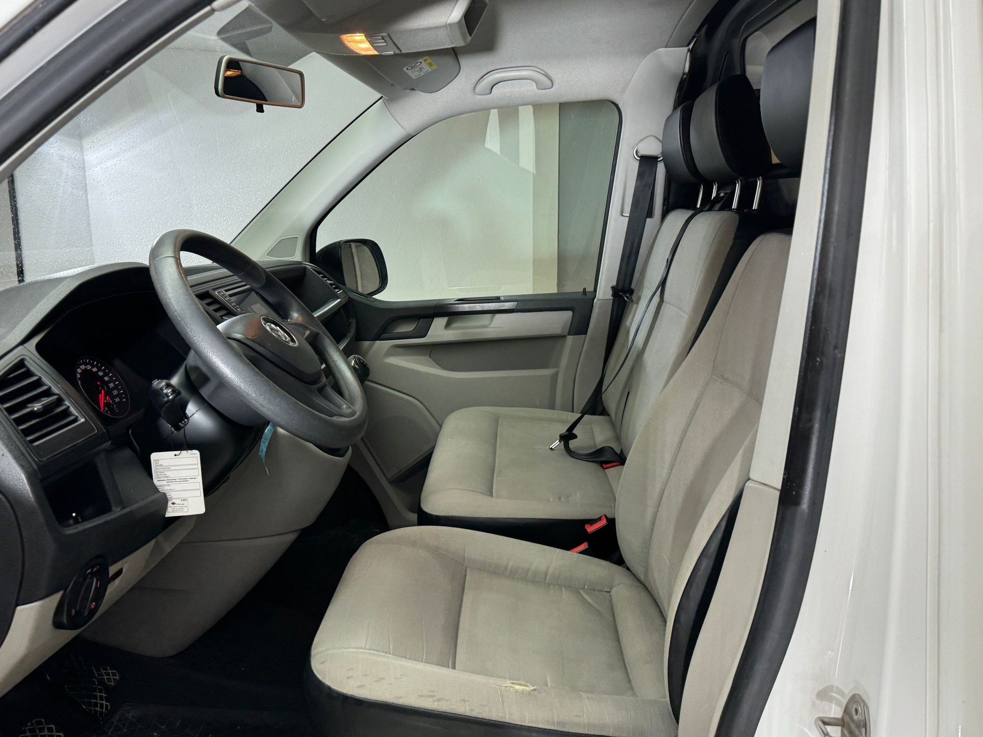 VW T6 2.0 TDI Entry-image-7