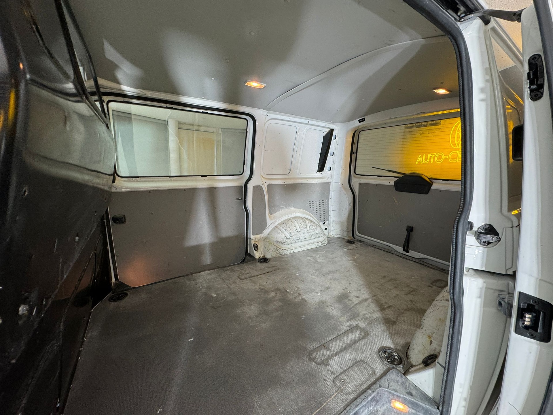 VW T6 2.0 TDI Entry-image-5