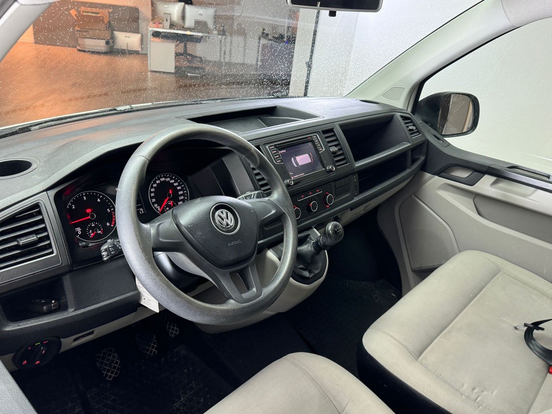 VW T6 2.0 TDI Entry-showroom-element-3