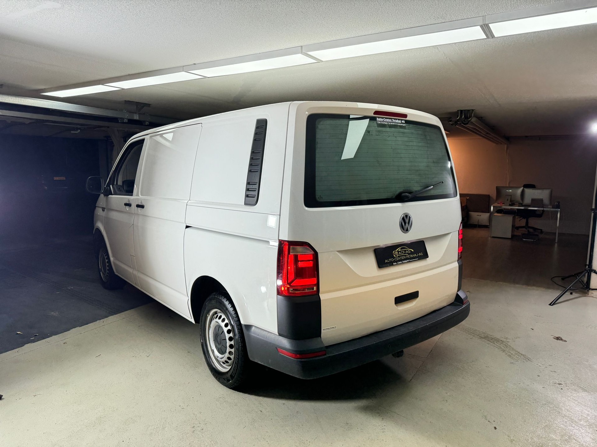 VW T6 2.0 TDI Entry-image-13
