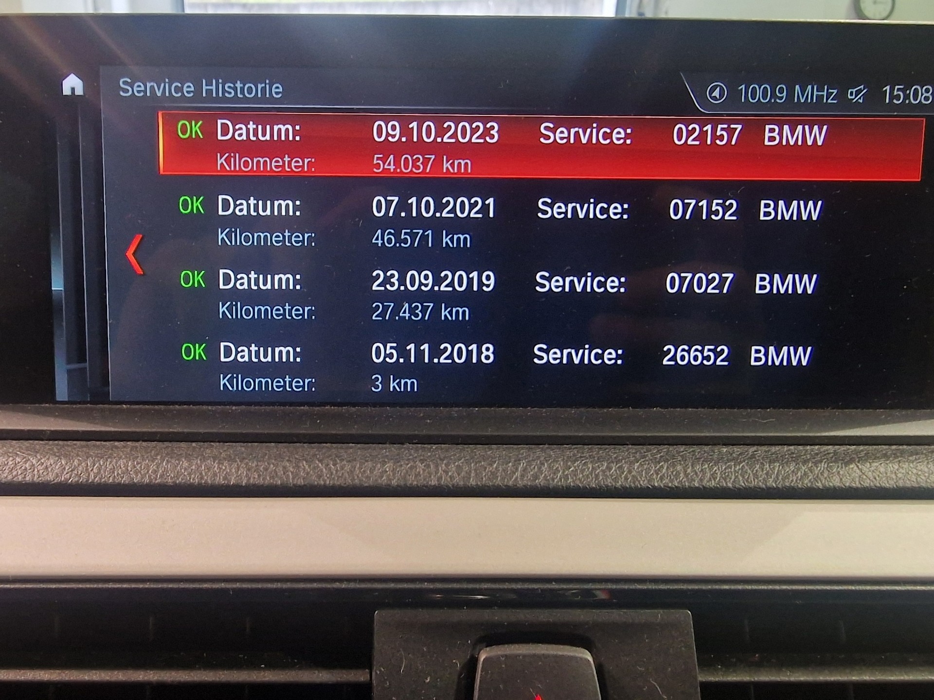 BMW 118i Edition Sport Line Steptronic-image-10