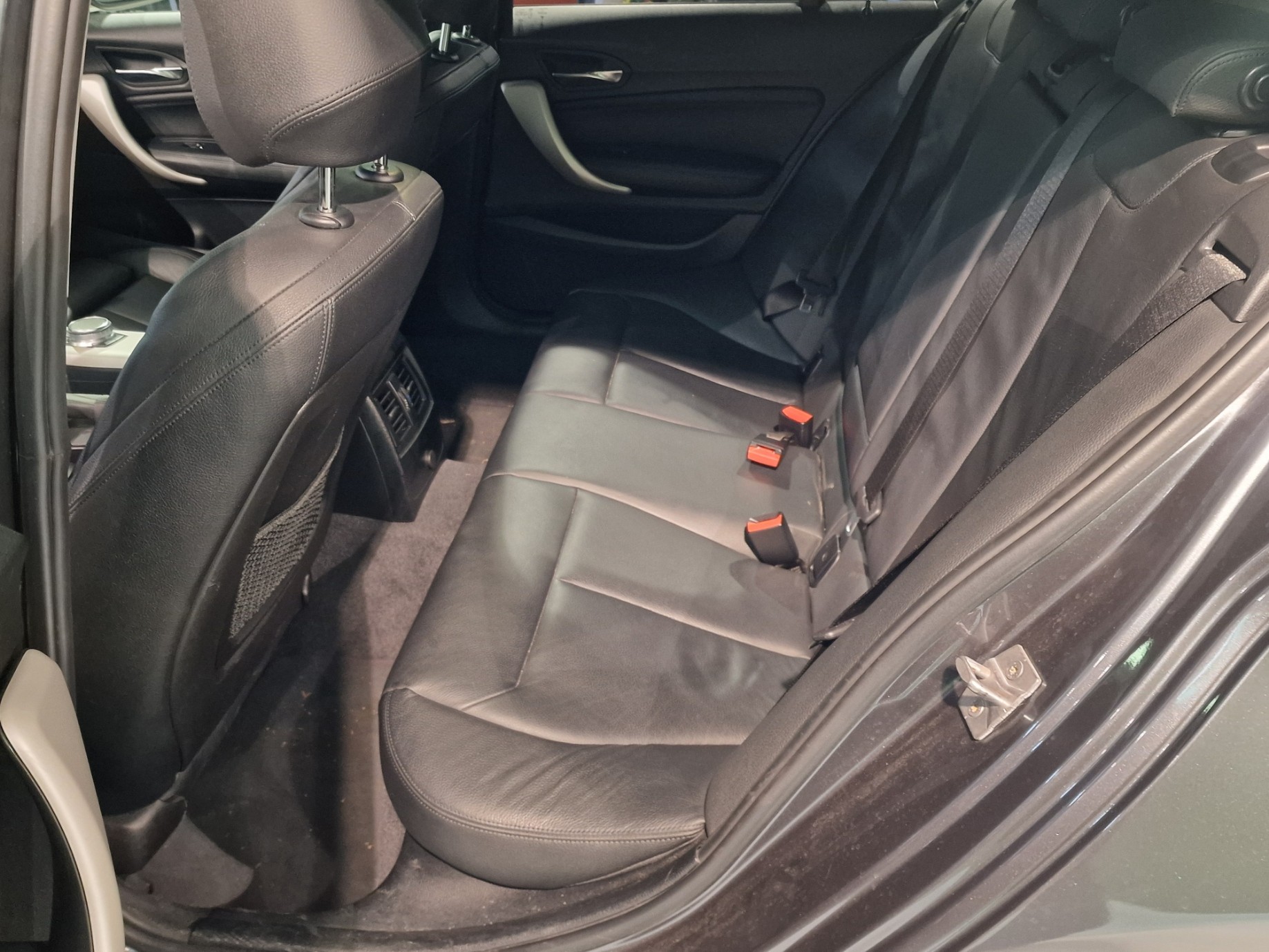 BMW 118i Edition Sport Line Steptronic-image-12