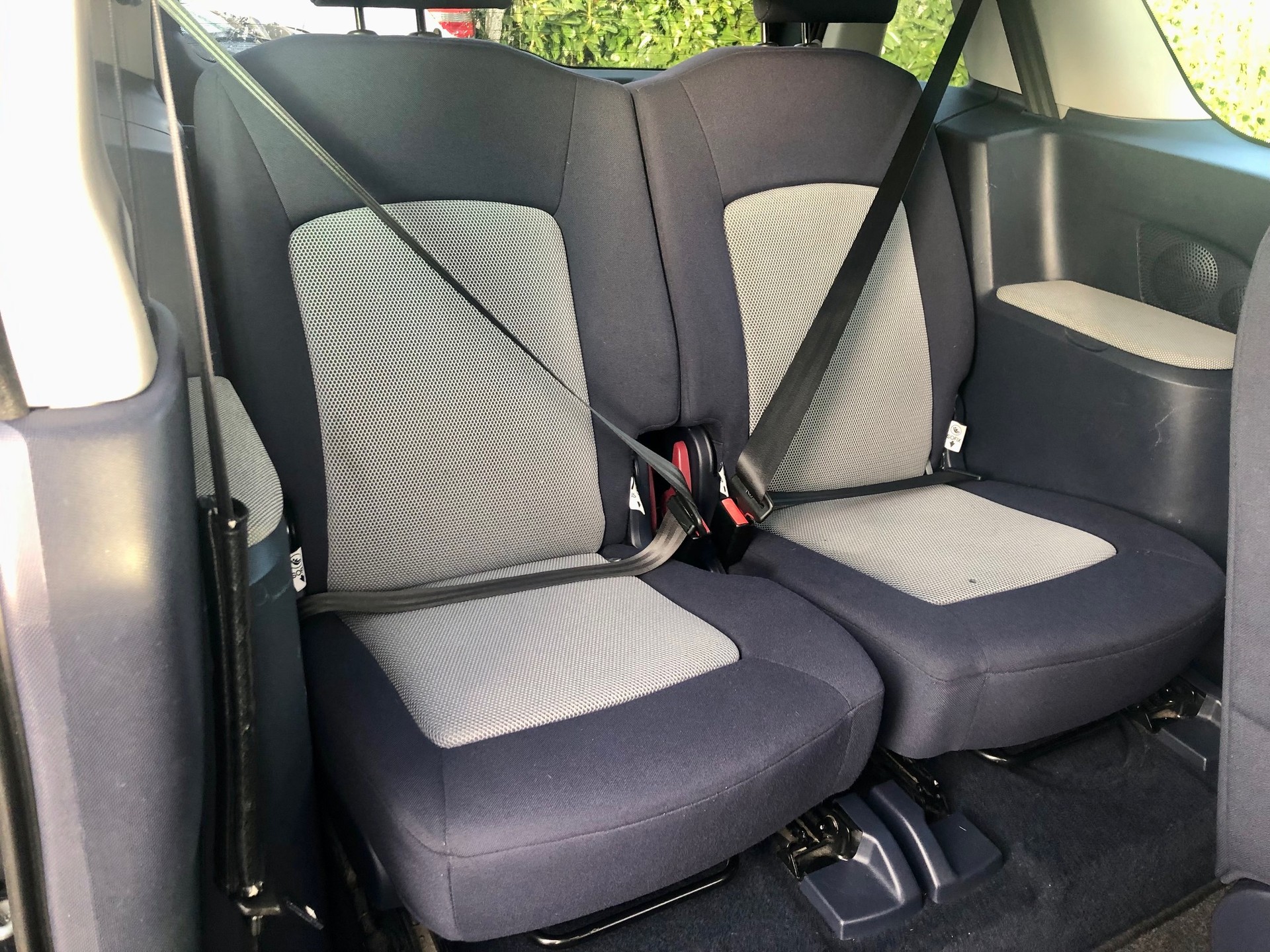 PEUGEOT 1007 1.6 Trendy 2-Tronic-image-14