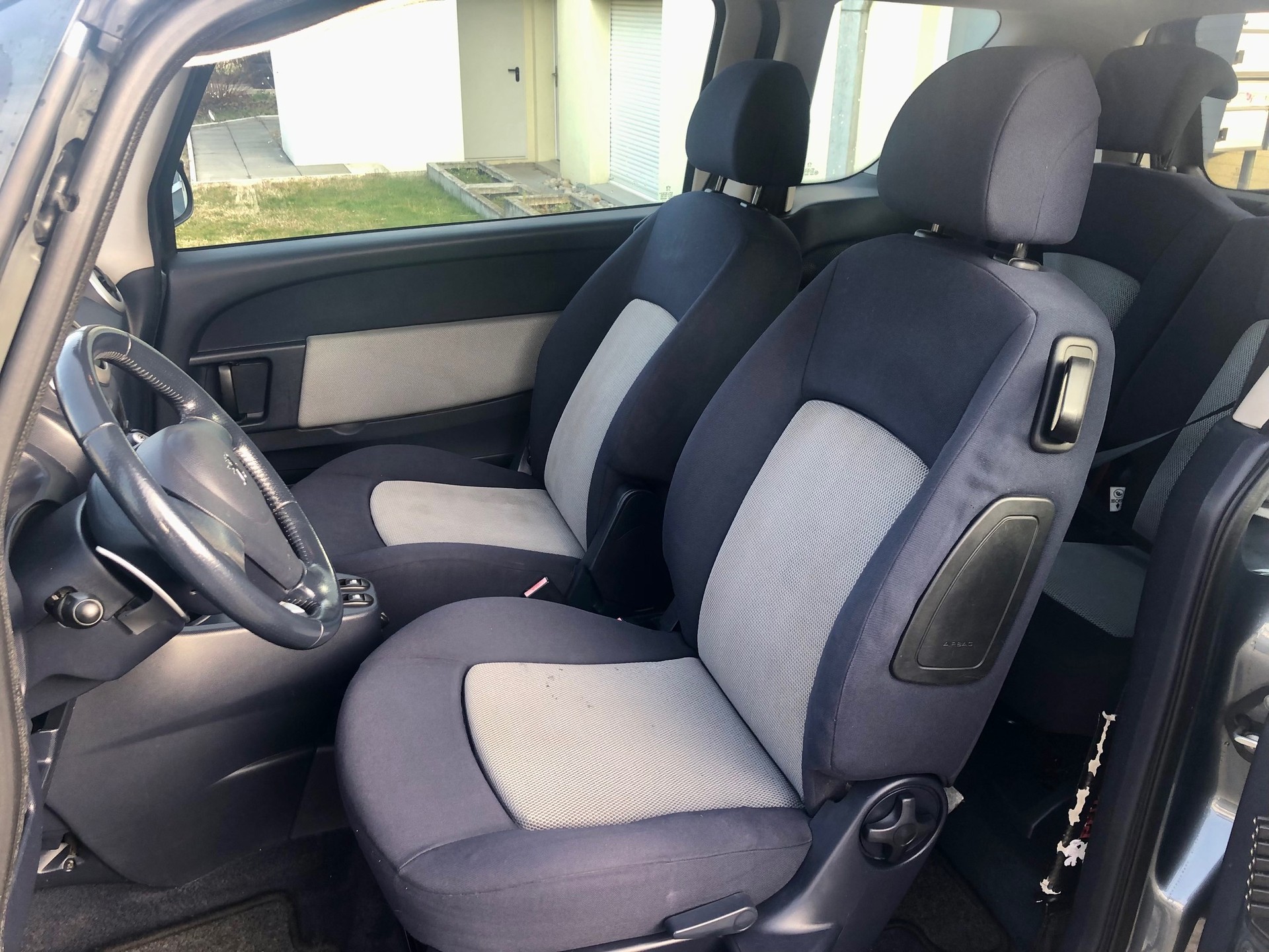 PEUGEOT 1007 1.6 Trendy 2-Tronic-image-11