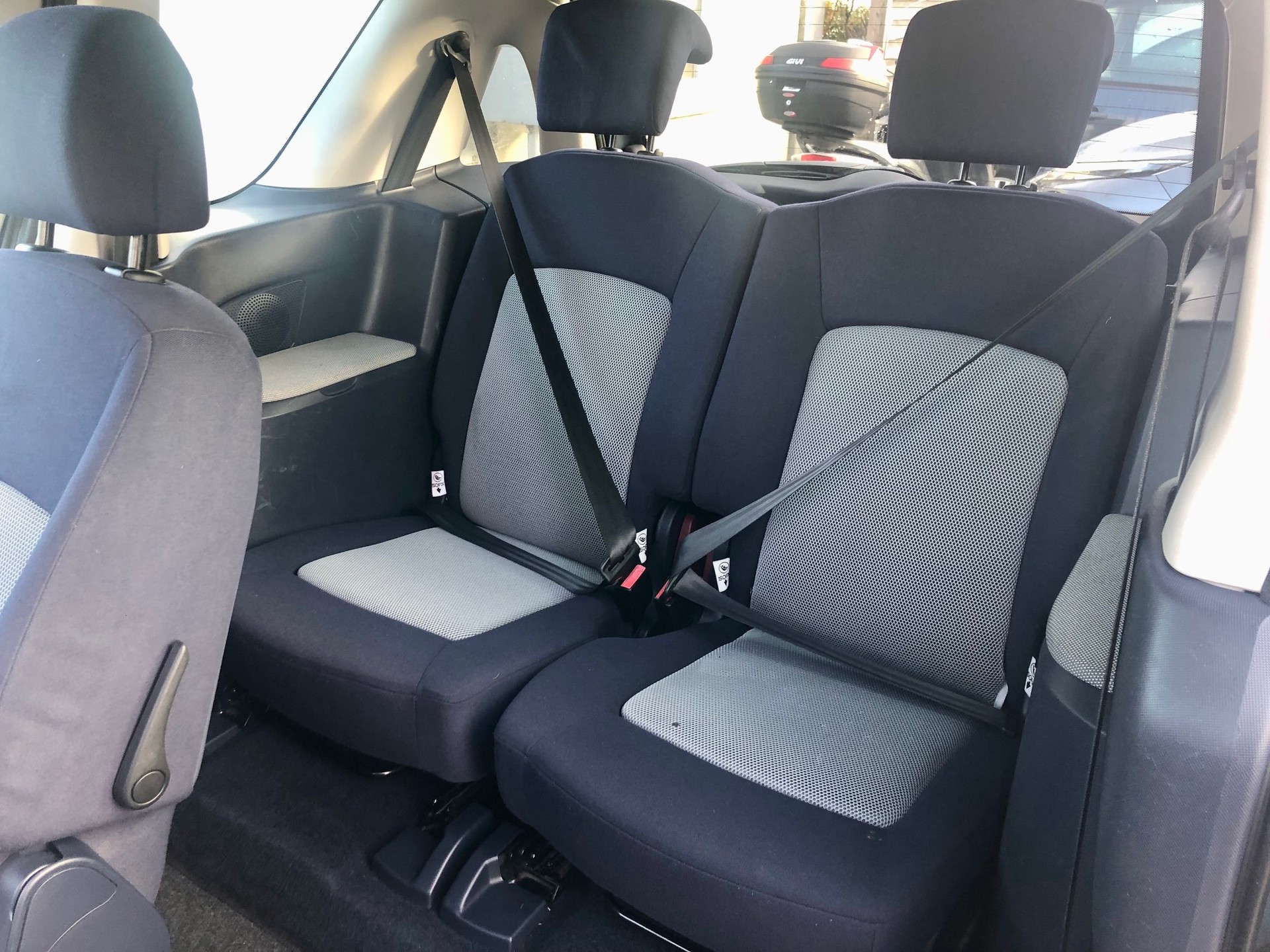 PEUGEOT 1007 1.6 Trendy 2-Tronic-image-12