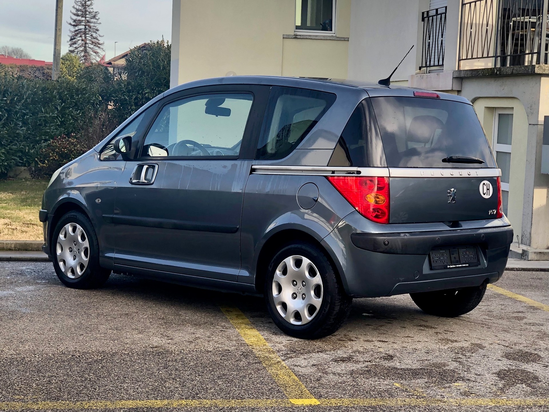 PEUGEOT 1007 1.6 Trendy 2-Tronic-image-4